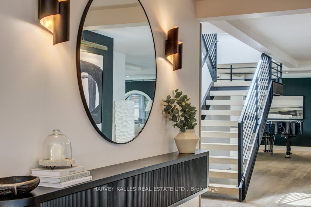 8 Westgate Walk Property Photo 5