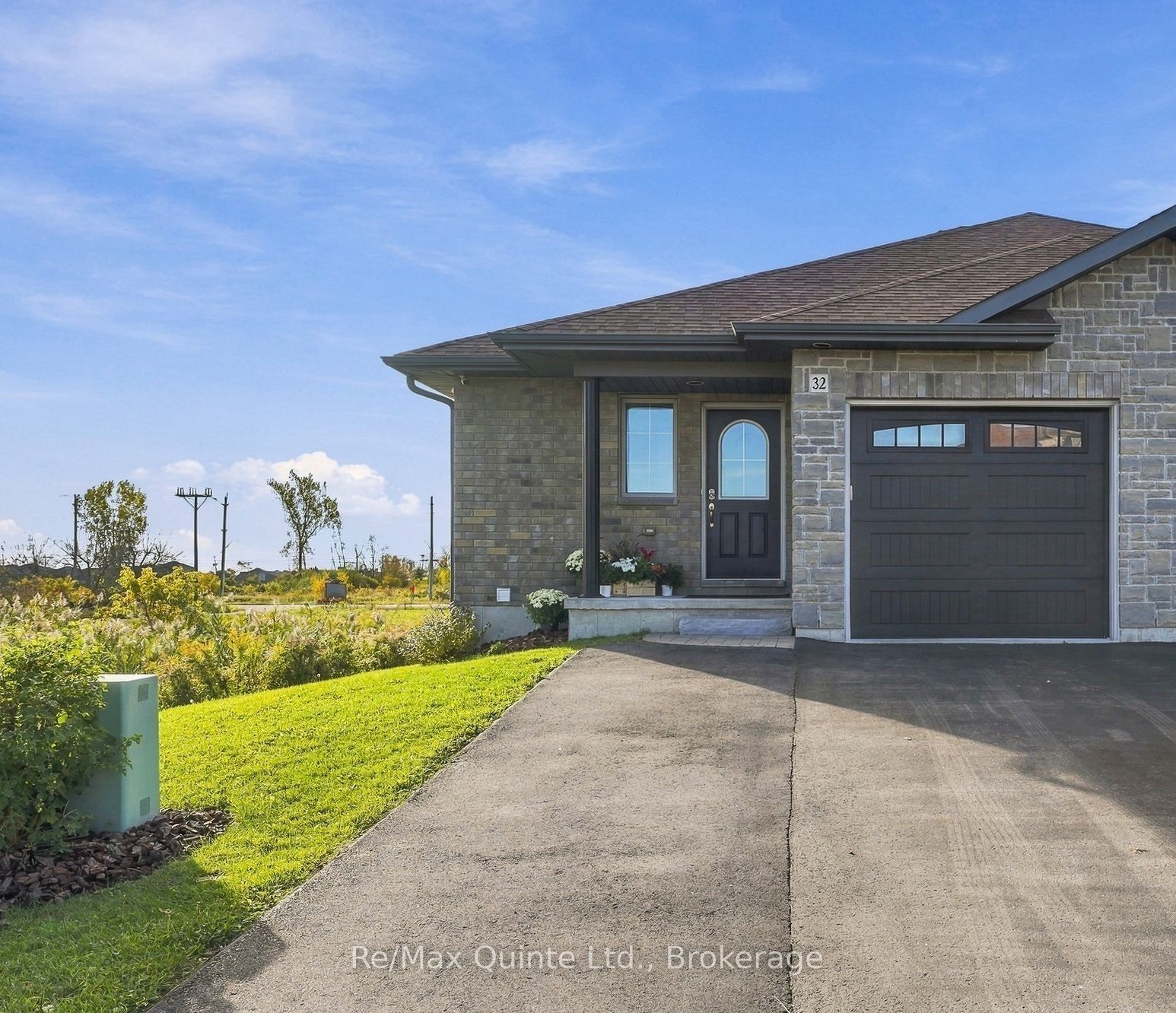 32 Cortland Crescent Property Photo 1