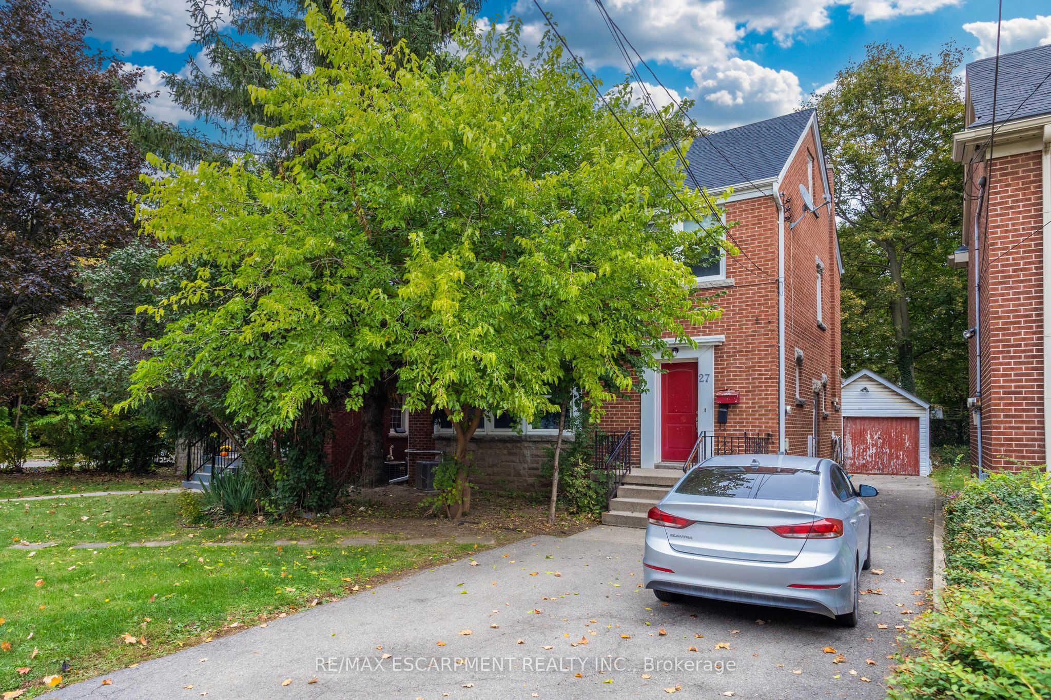 27 Forsyth Avenue S Property Photo 1