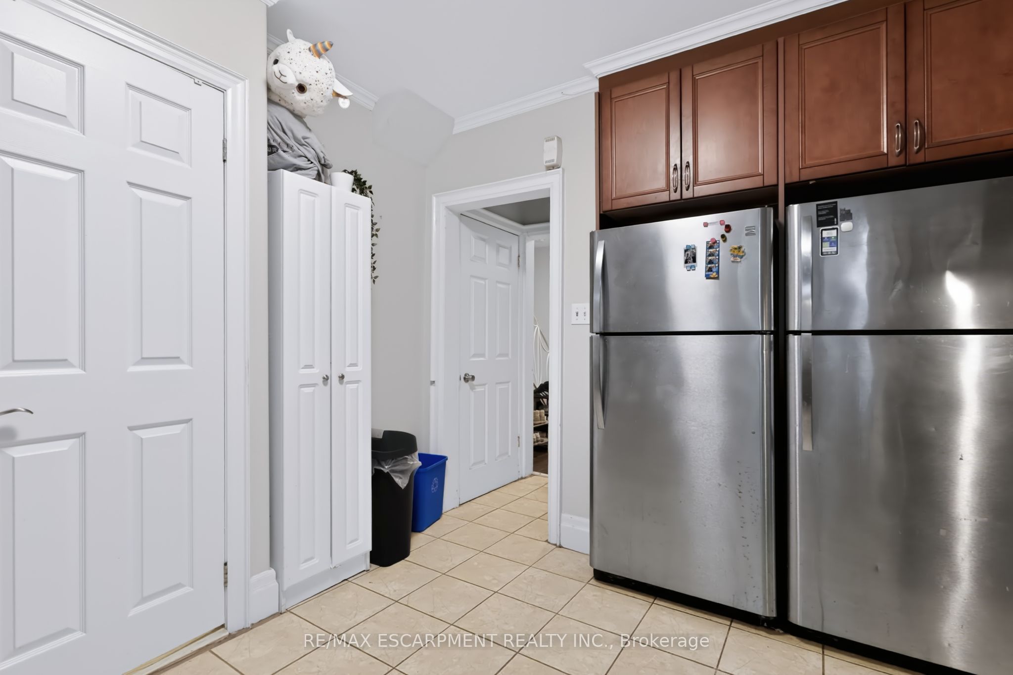 27 Forsyth Avenue S Property Photo 7