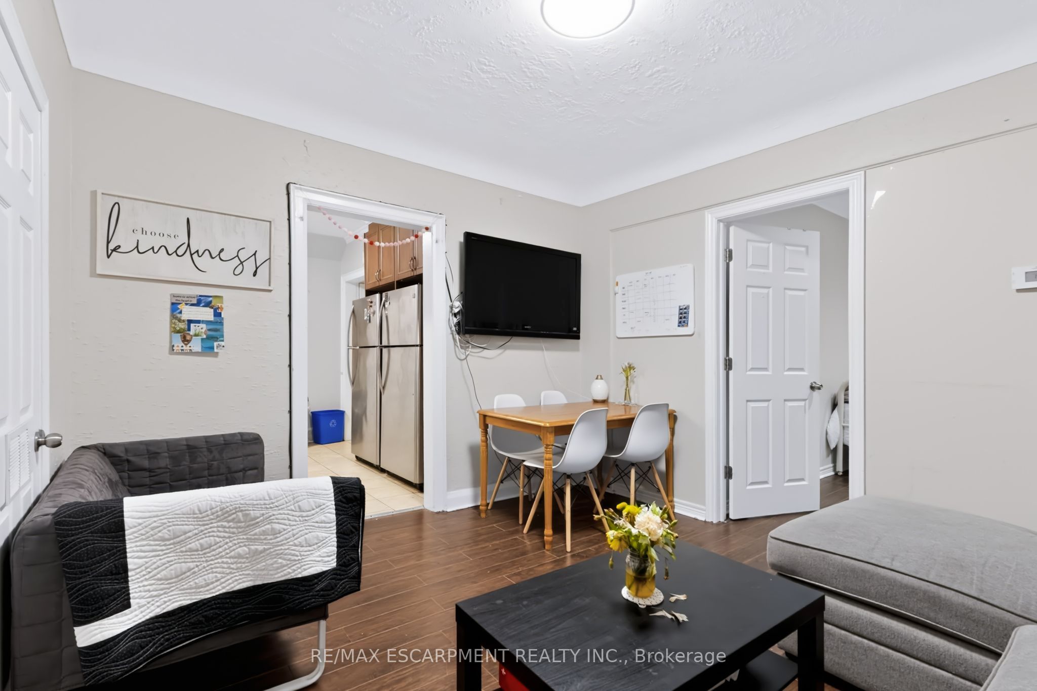 27 Forsyth Avenue S Property Photo 9