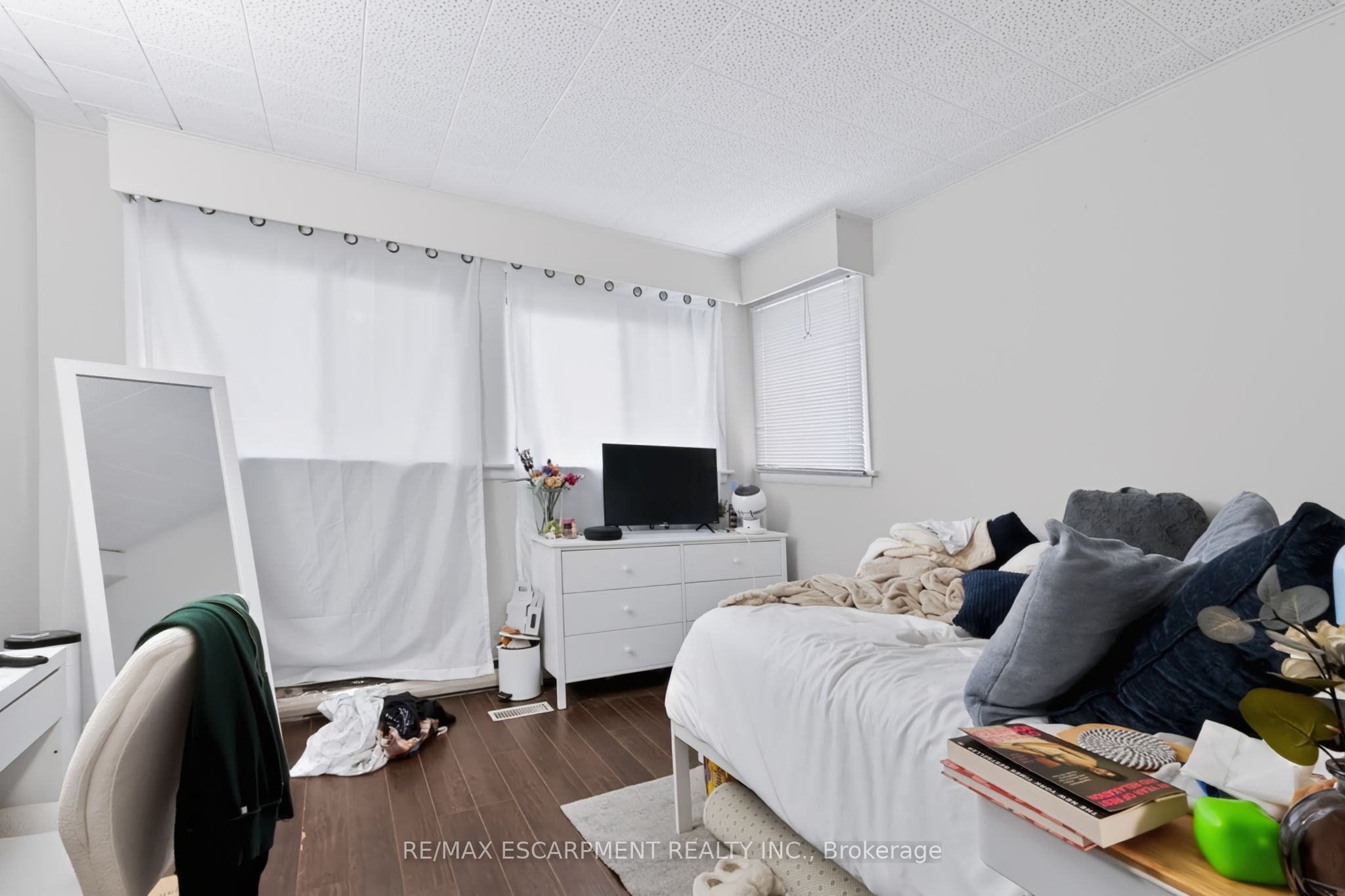 27 Forsyth Avenue S Property Photo 15