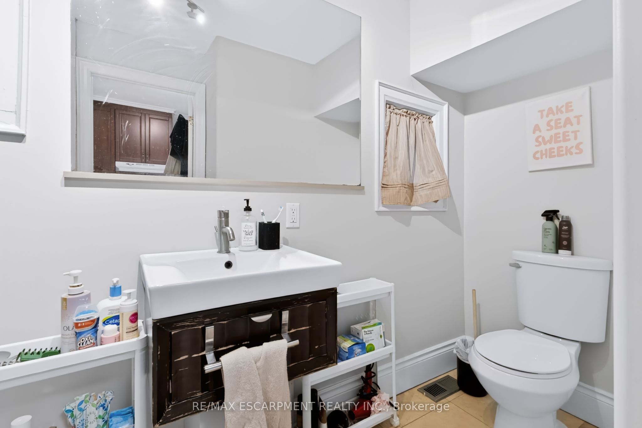 27 Forsyth Avenue S Property Photo 17