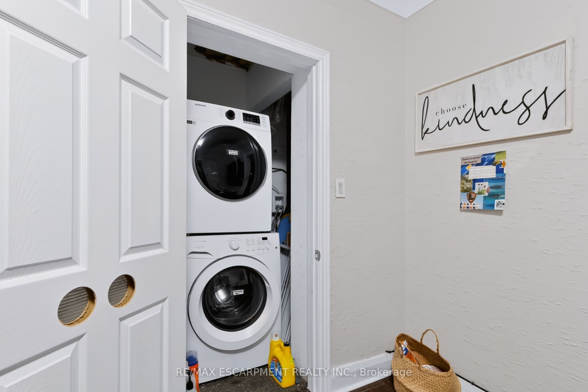 27 Forsyth Avenue S Property Photo 18