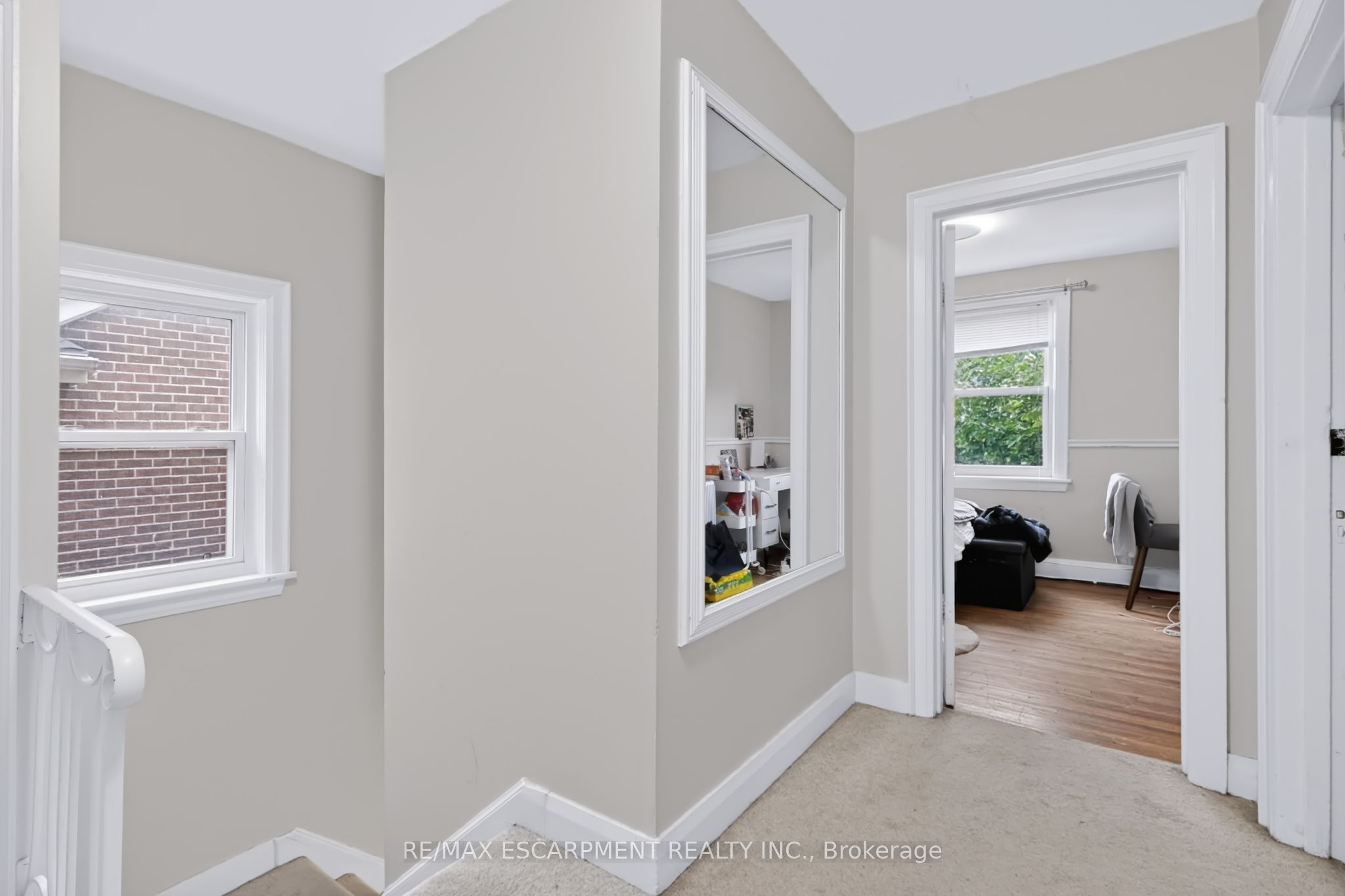 27 Forsyth Avenue S Property Photo 19