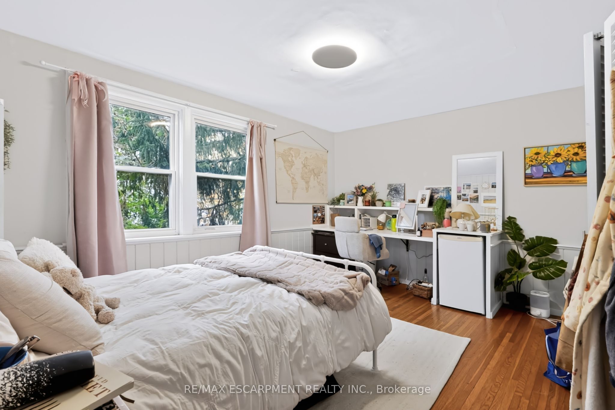 27 Forsyth Avenue S Property Photo 21