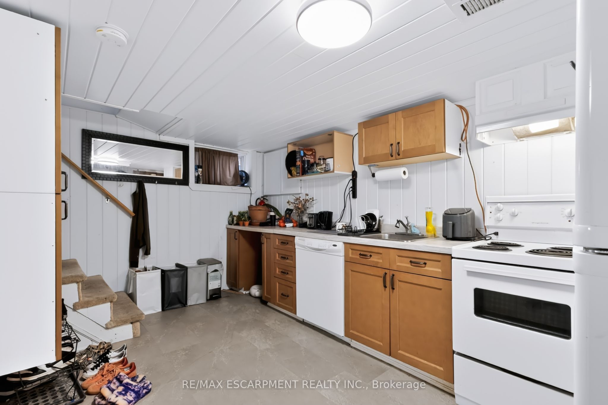 27 Forsyth Avenue S Property Photo 26