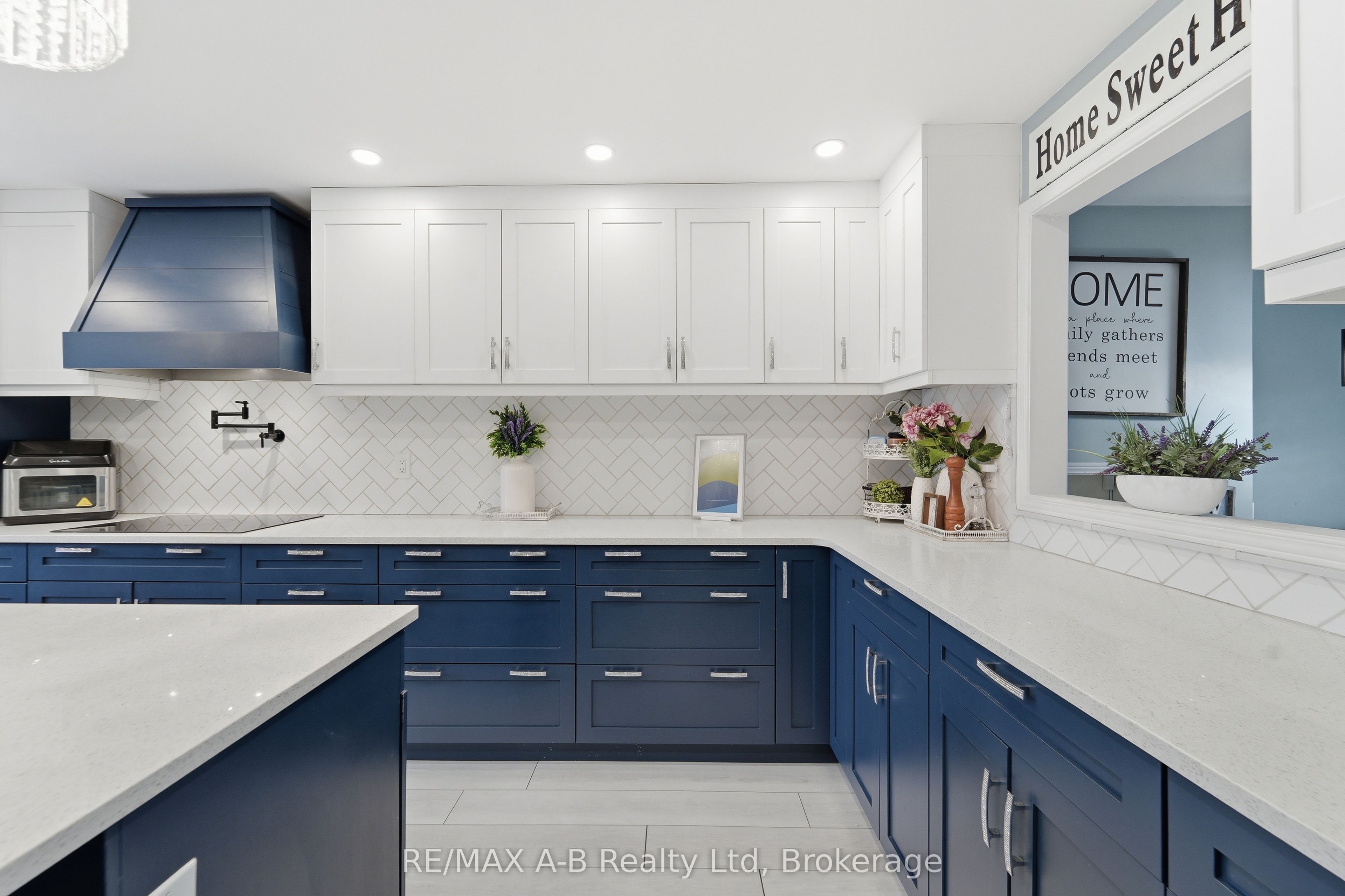 77 Gidley Street E Property Photo 9
