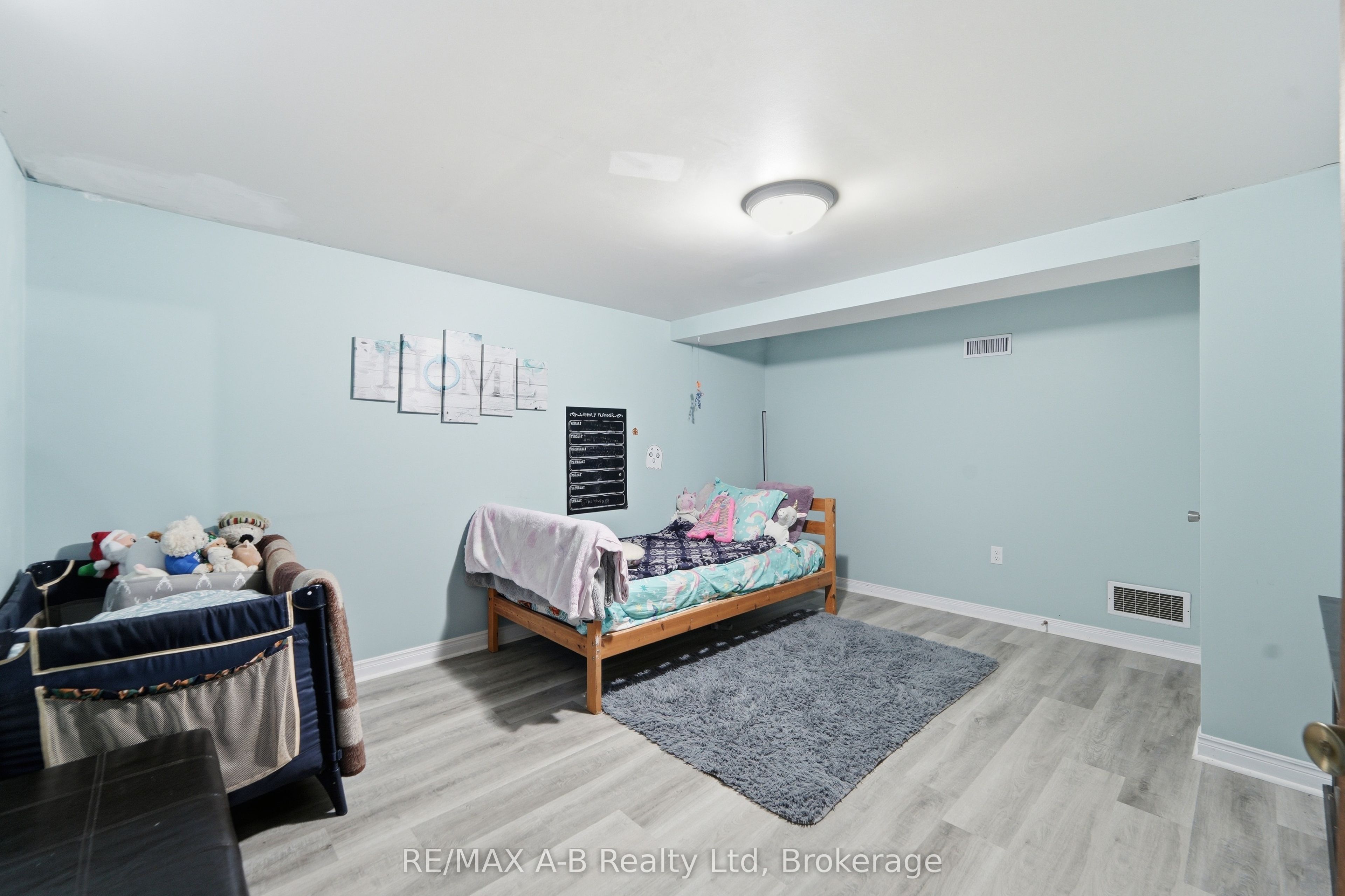 77 Gidley Street E Property Photo 34