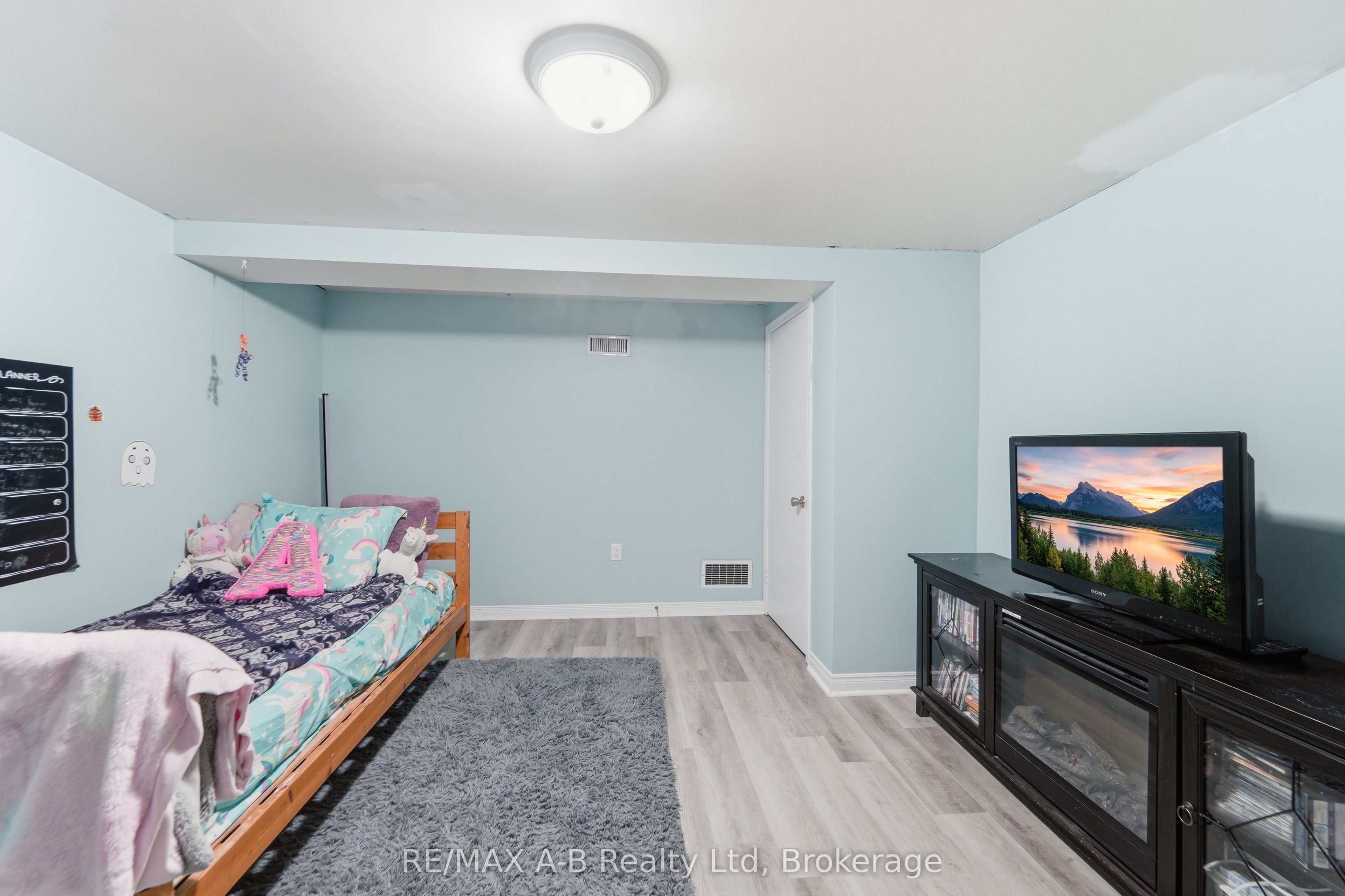 77 Gidley Street E Property Photo 35