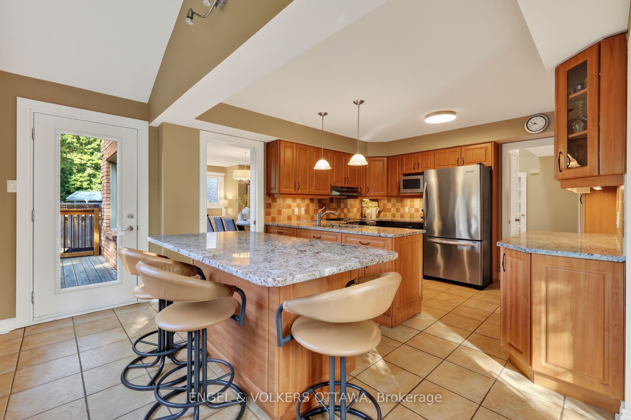 2106 Lamira Street Property Photo 10