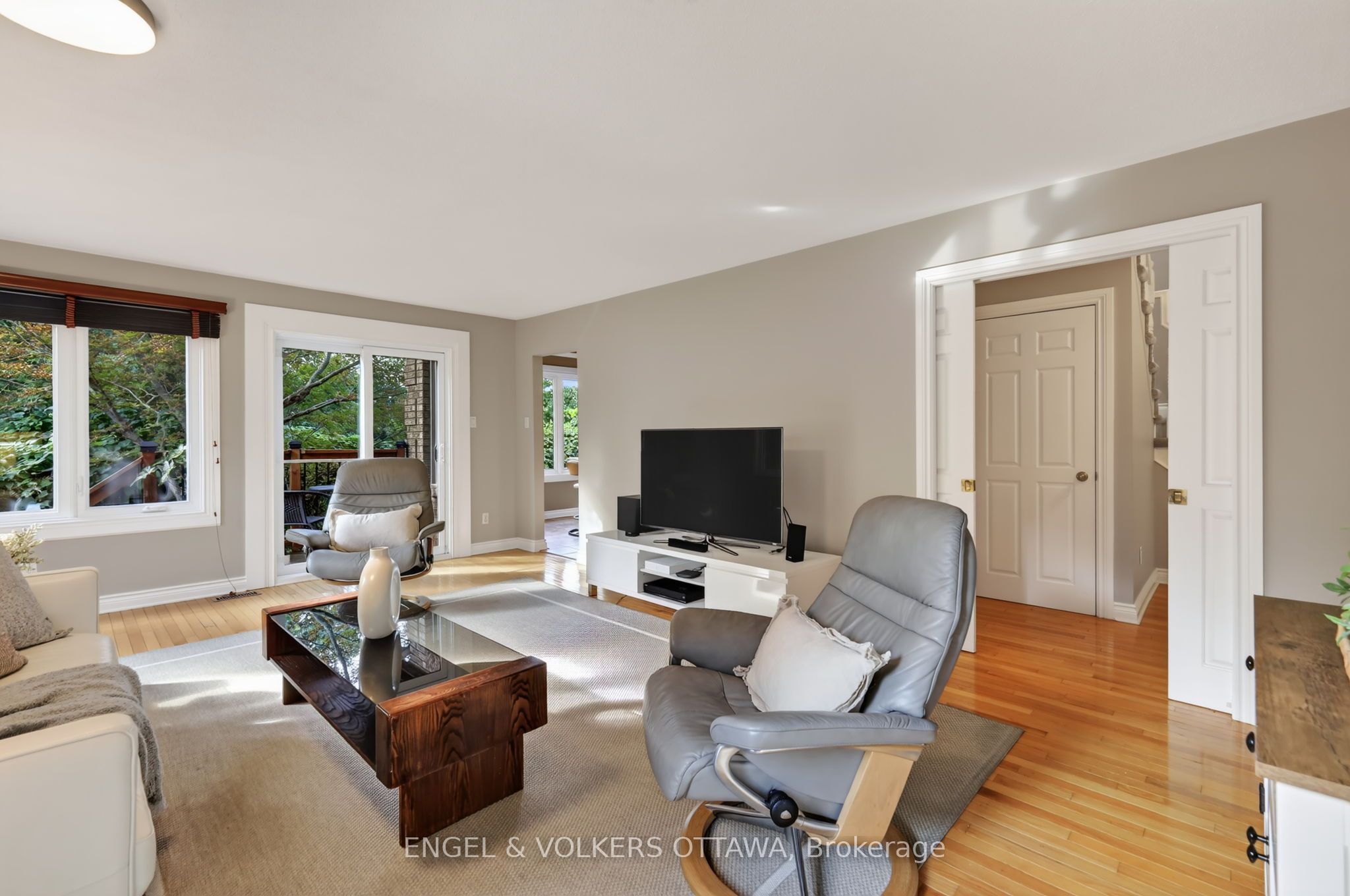 2106 Lamira Street Property Photo 16