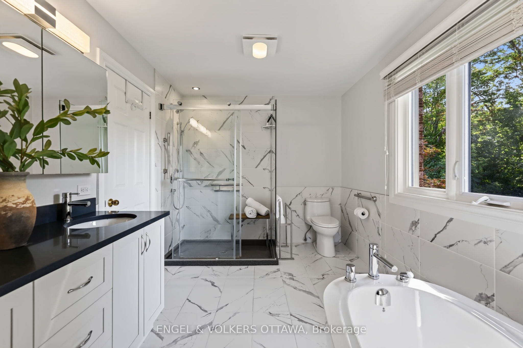 2106 Lamira Street Property Photo 21