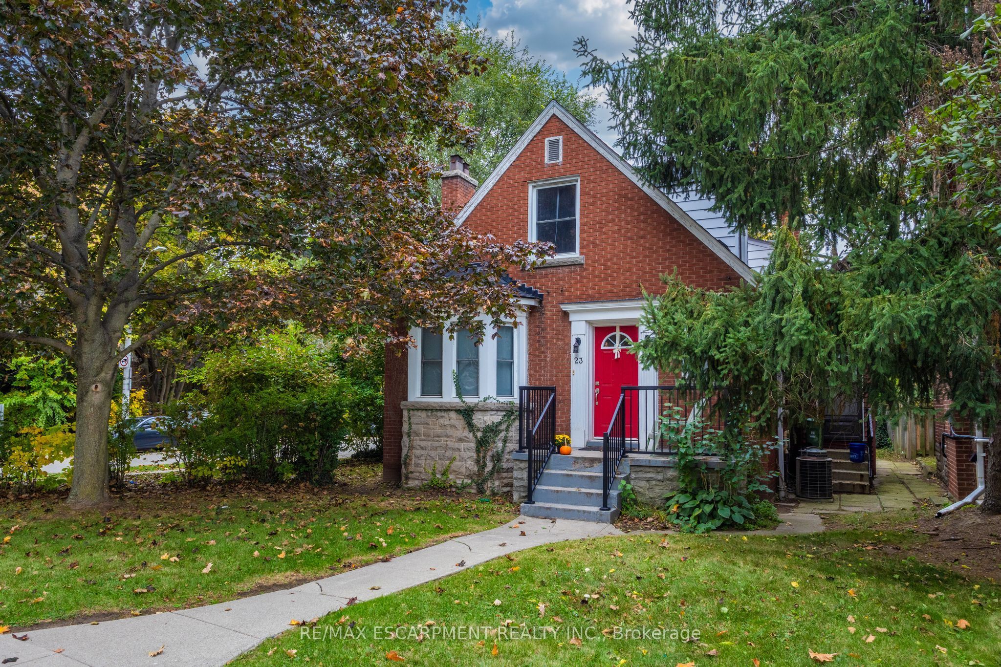 23 Forsyth Avenue S Property Photo 1