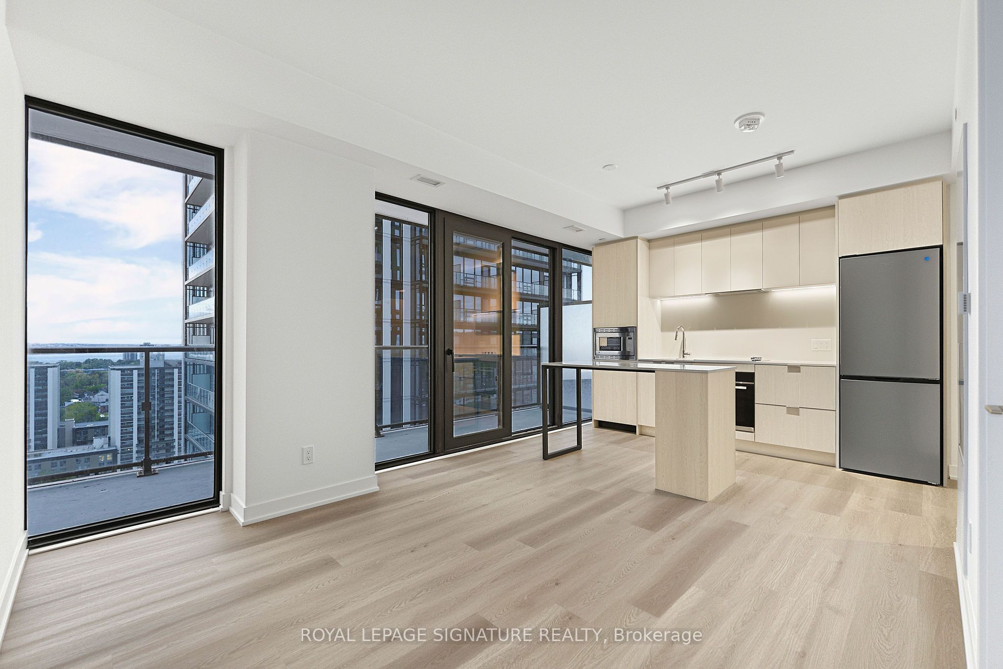 91 John Street N 1808 Property Photo 1