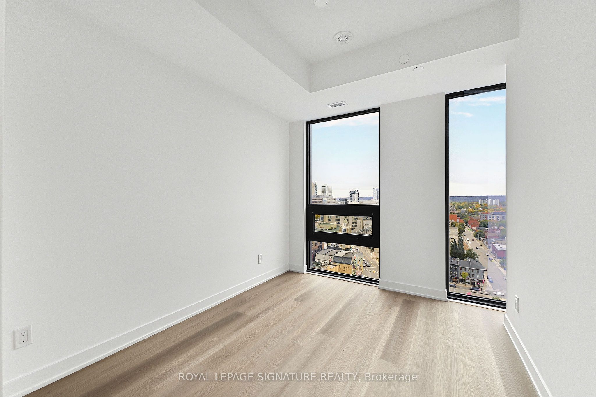 91 John Street N 1808 Property Photo 3