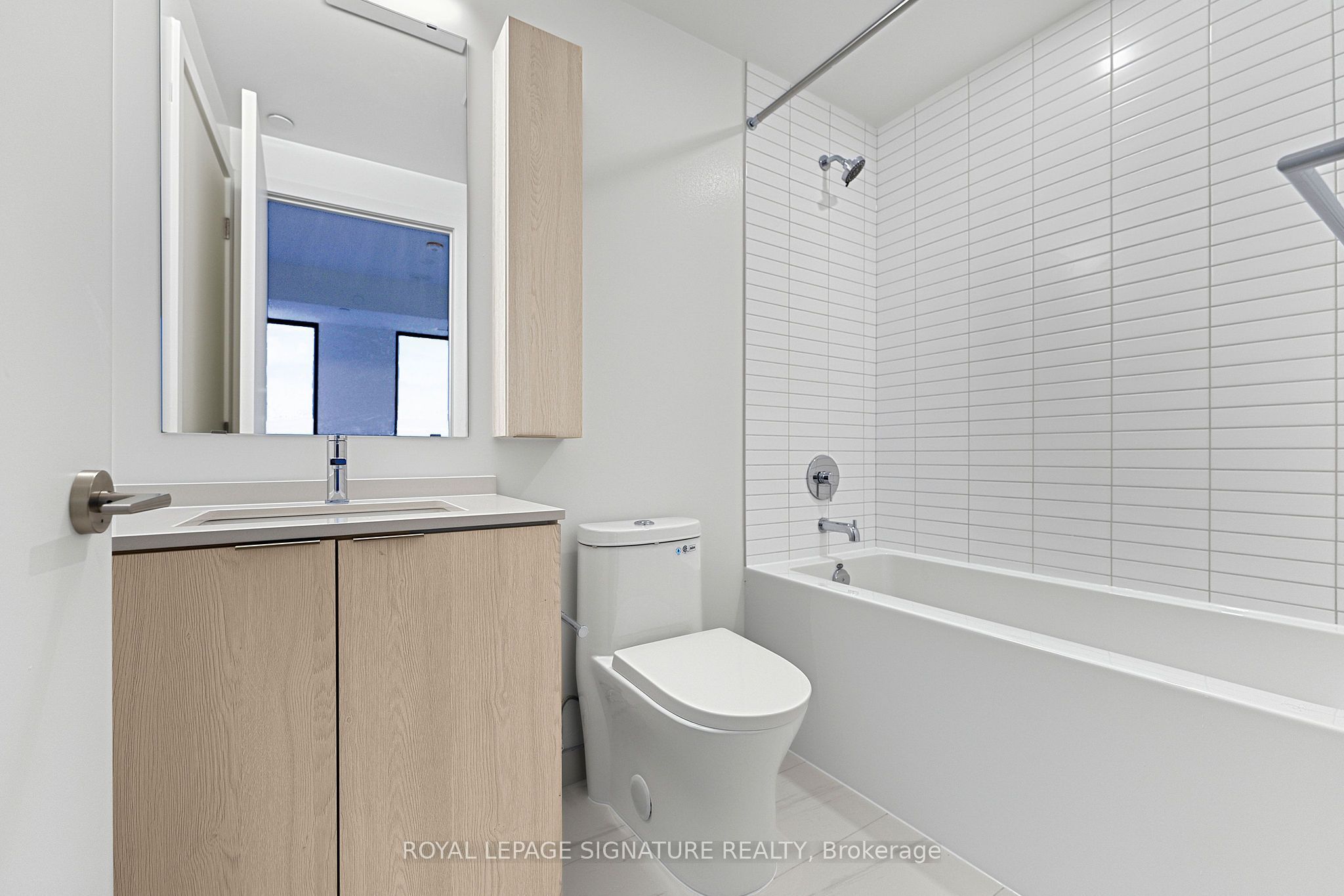 91 John Street N 1808 Property Photo 25