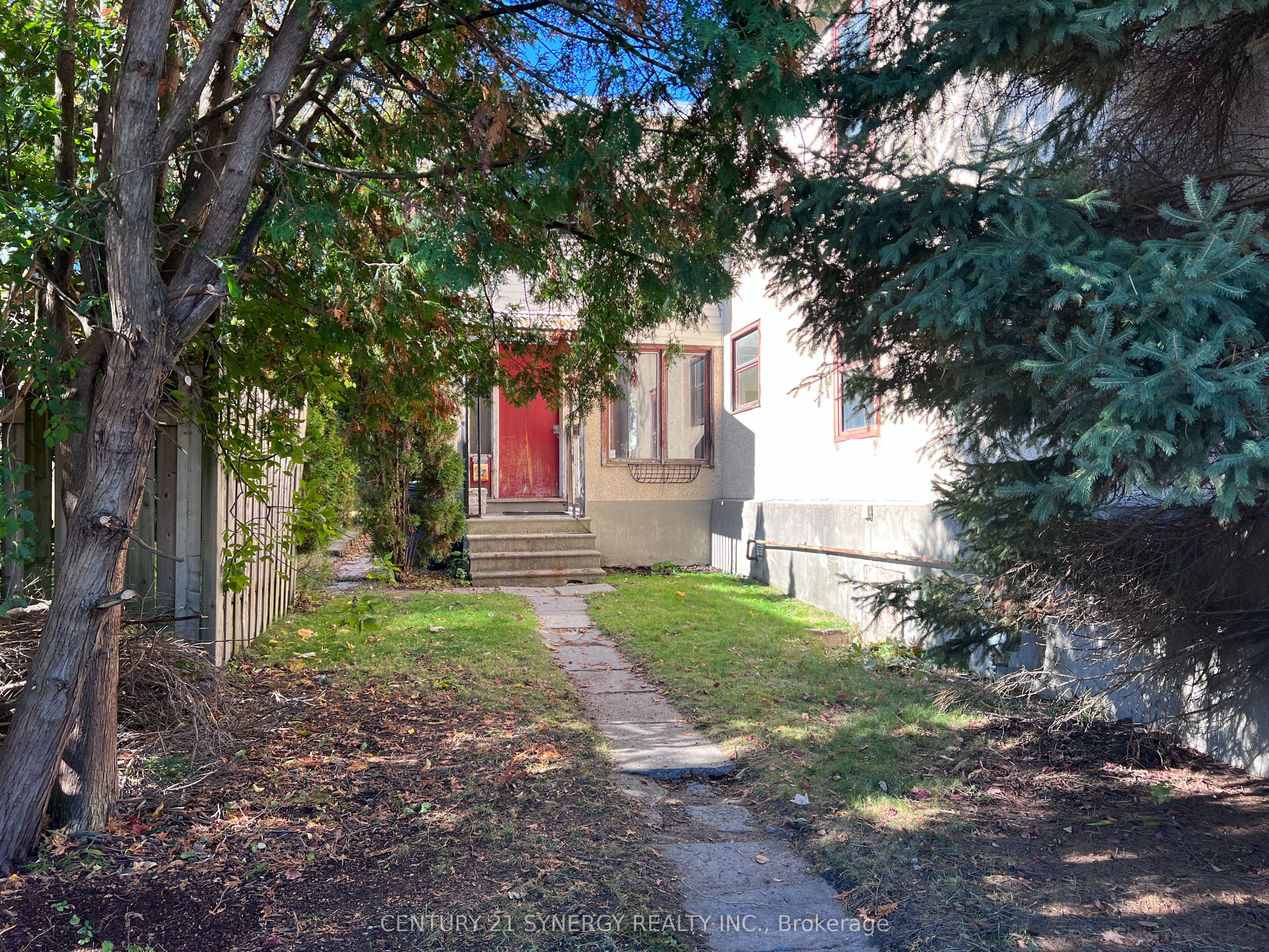 52 & 50 Stonehurst Avenue W Property Photo 1
