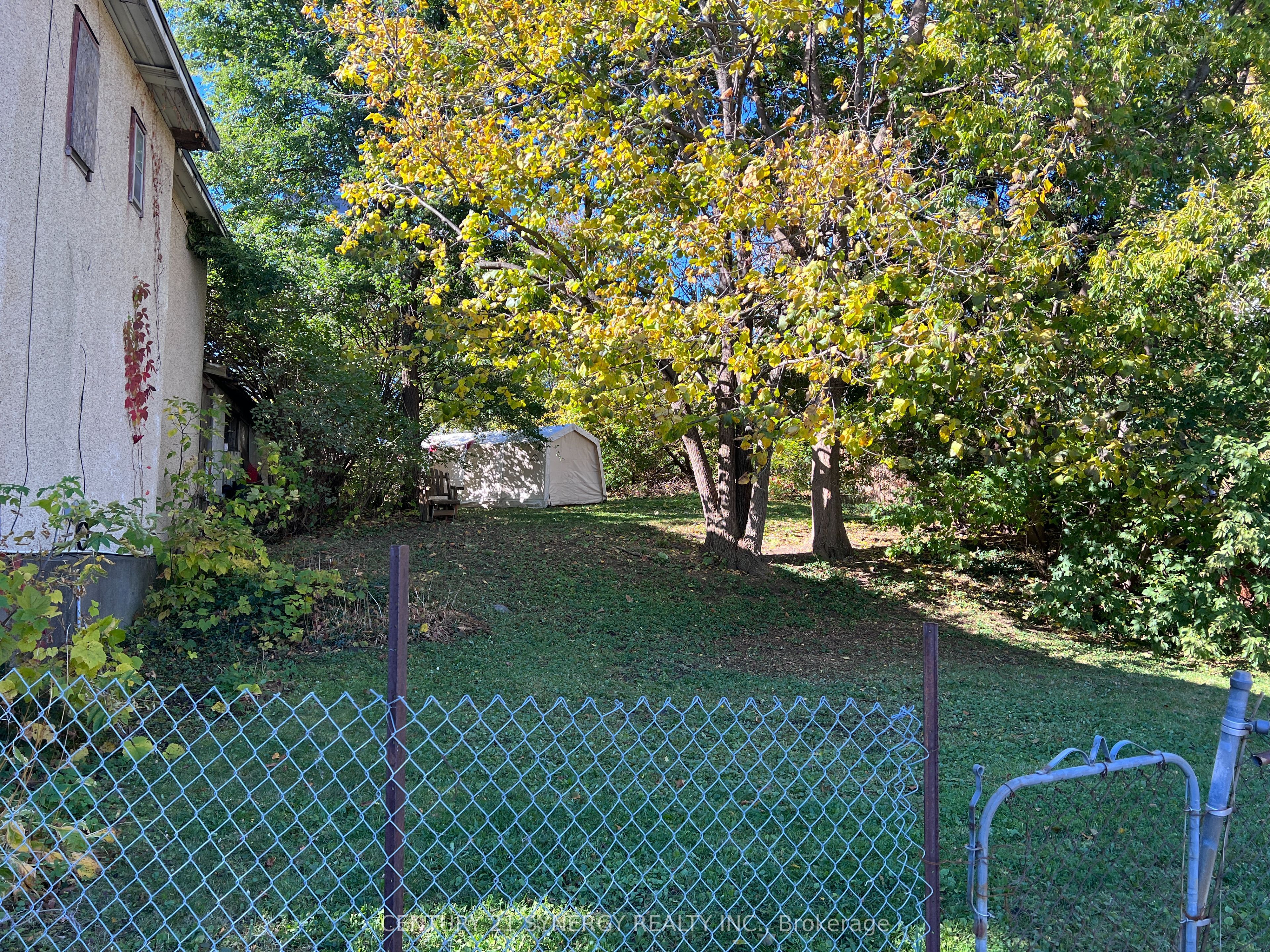 52 & 50 Stonehurst Avenue W Property Photo 2