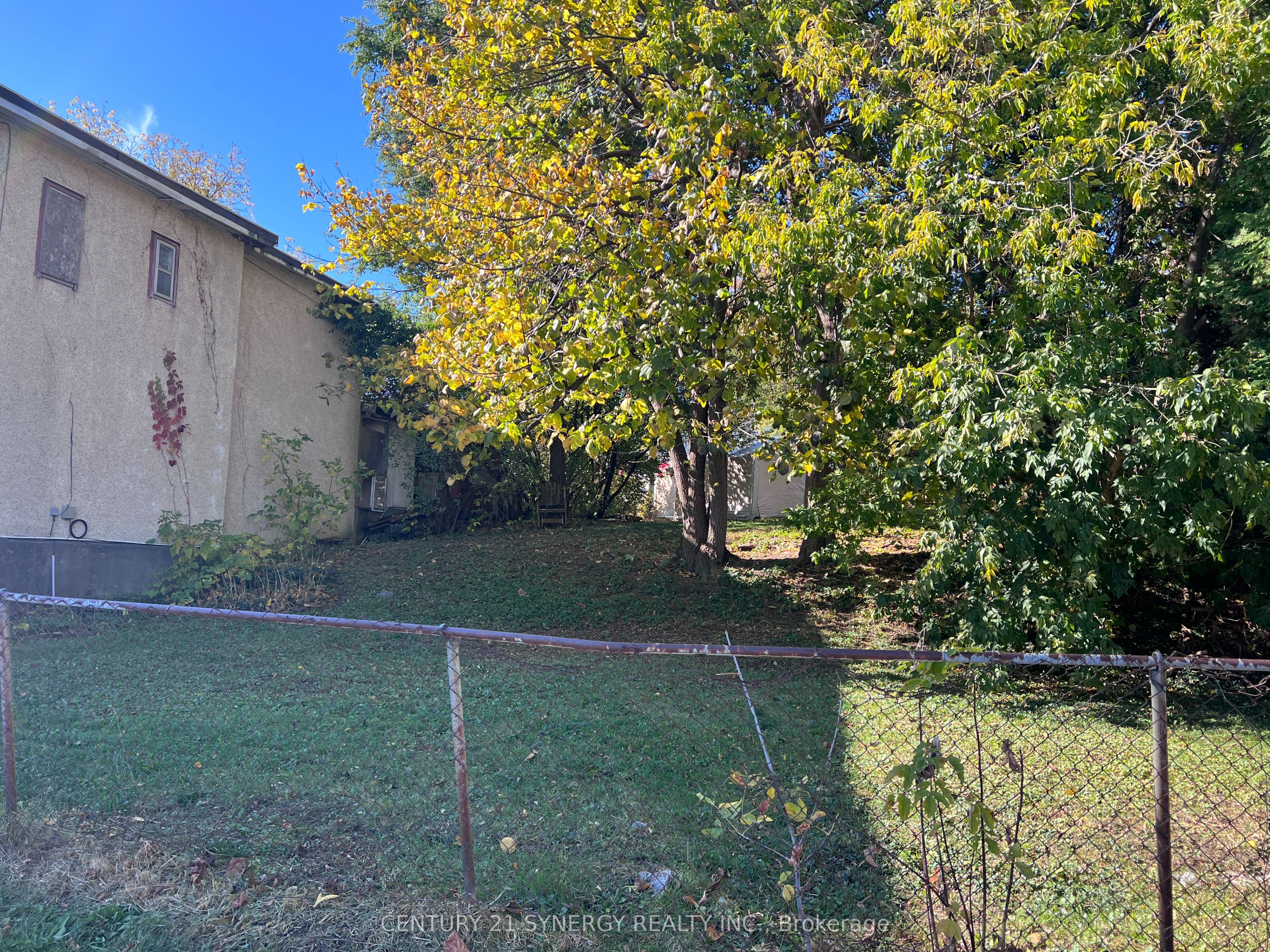 52 & 50 Stonehurst Avenue W Property Photo 3