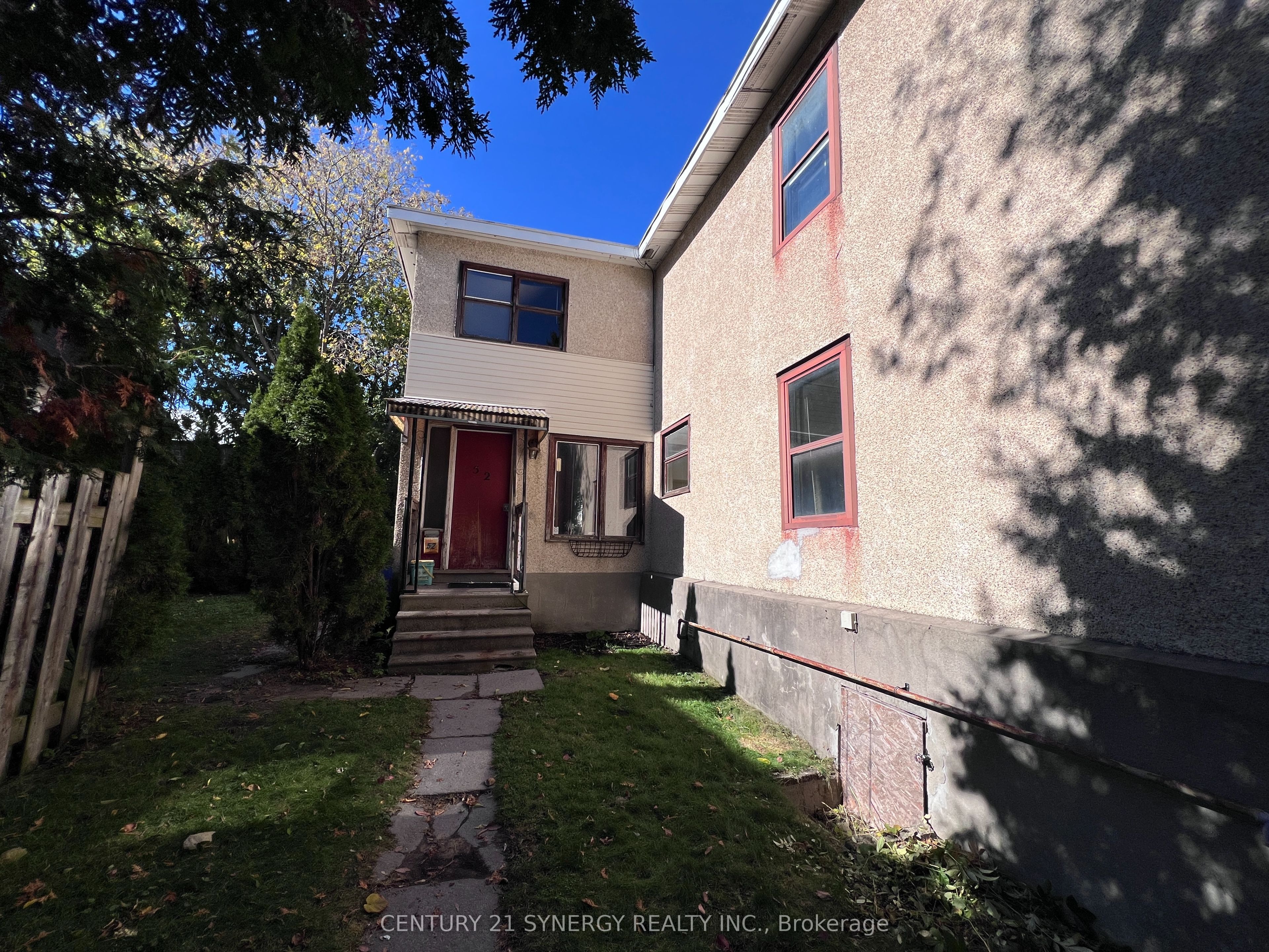 52 & 50 Stonehurst Avenue W Property Photo 4