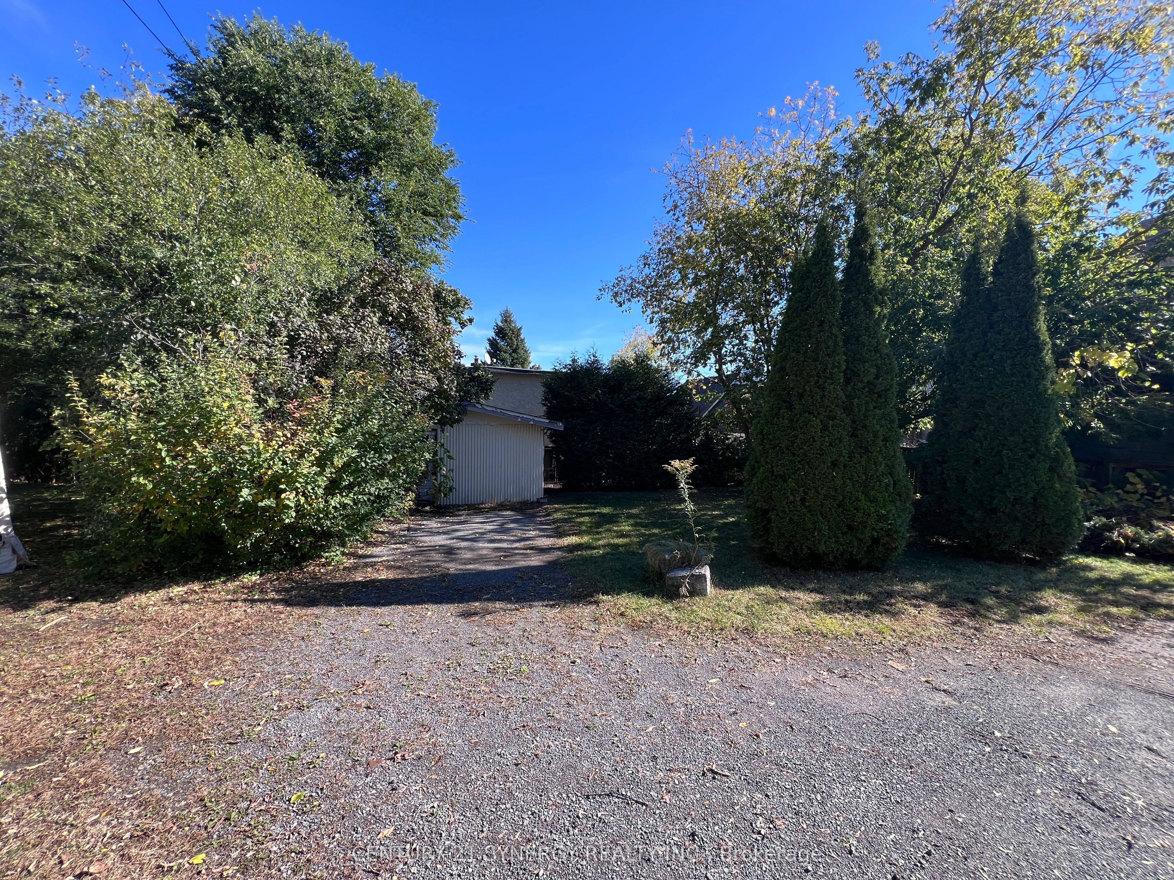 52 & 50 Stonehurst Avenue W Property Photo 6