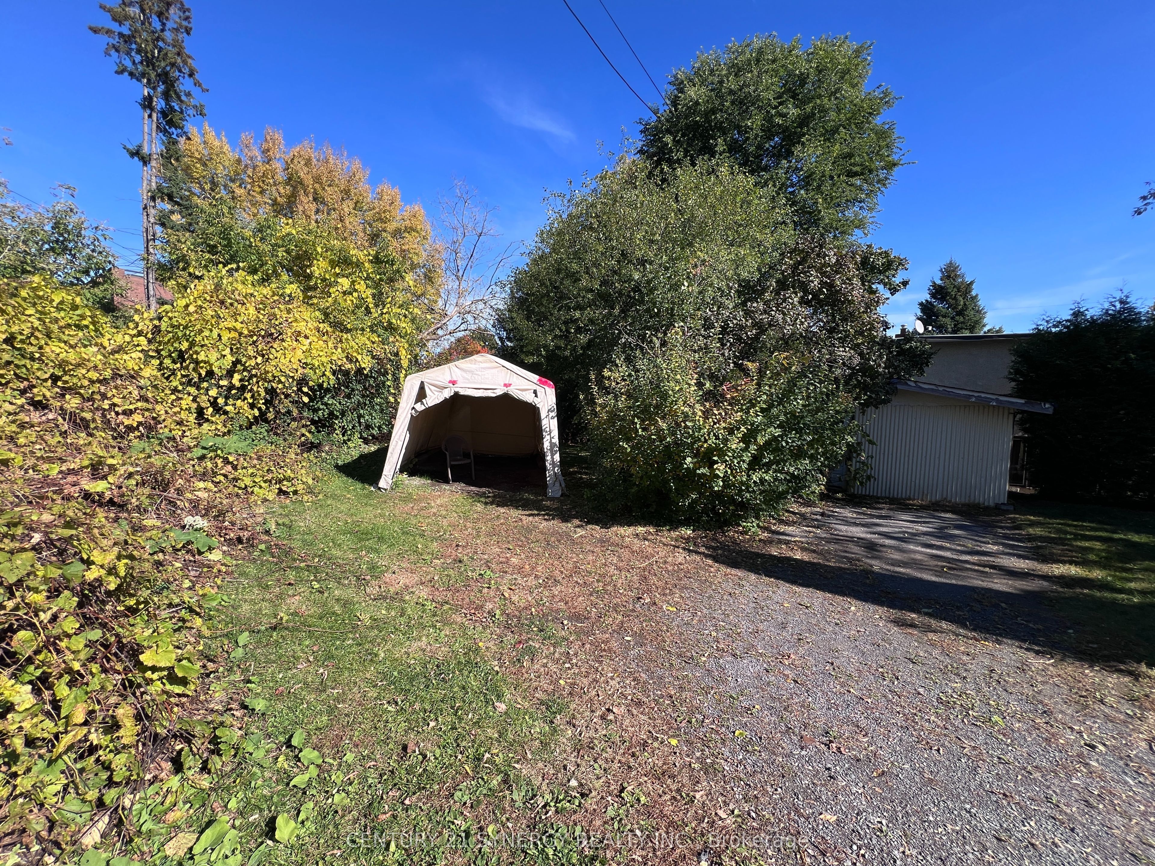 52 & 50 Stonehurst Avenue W Property Photo 7