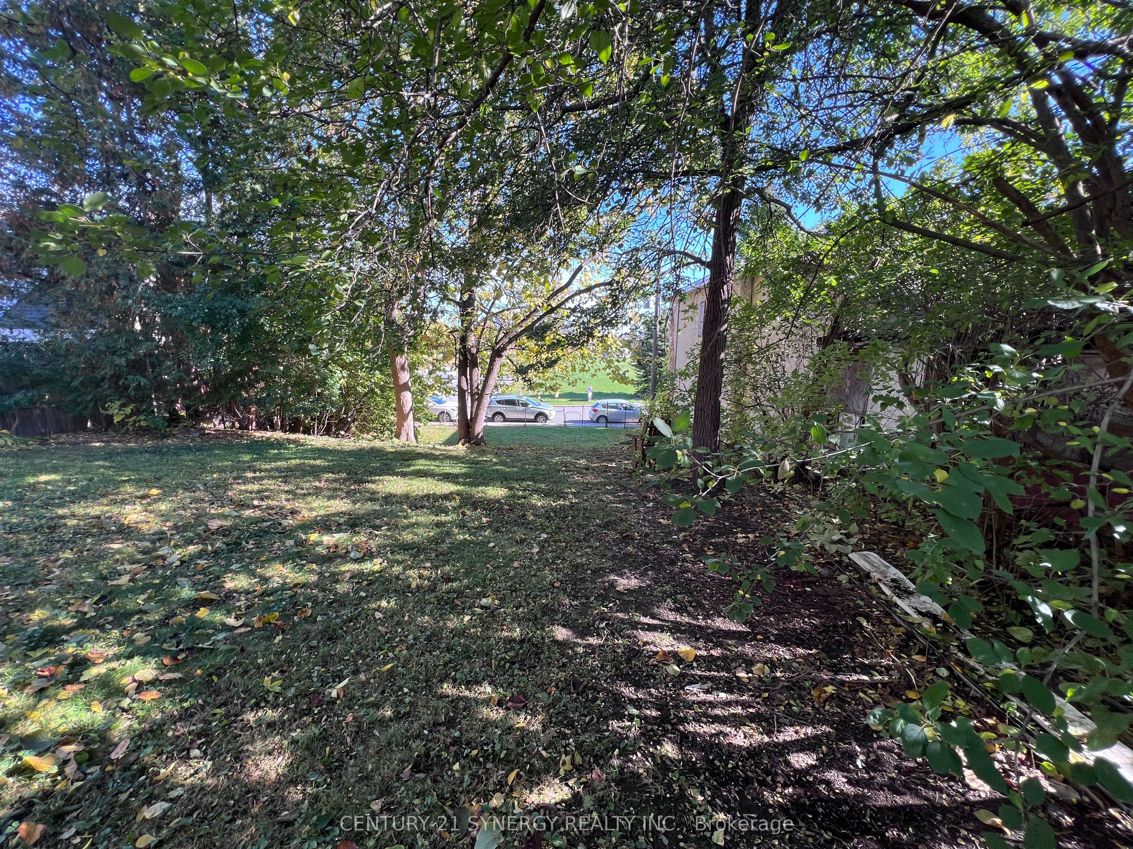 52 & 50 Stonehurst Avenue W Property Photo 8