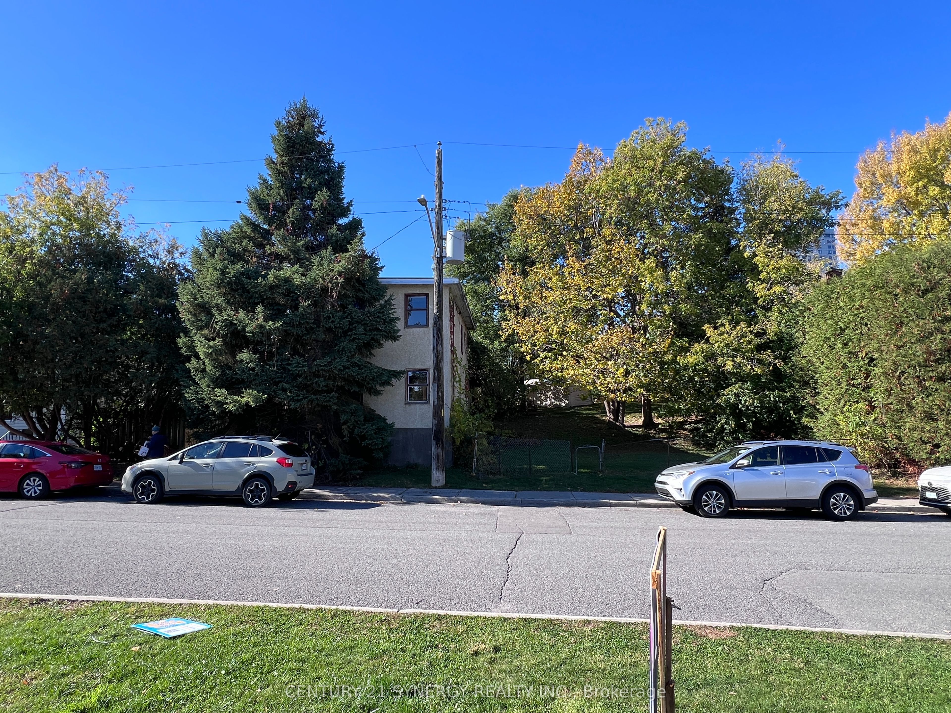 52 & 50 Stonehurst Avenue W Property Photo 10