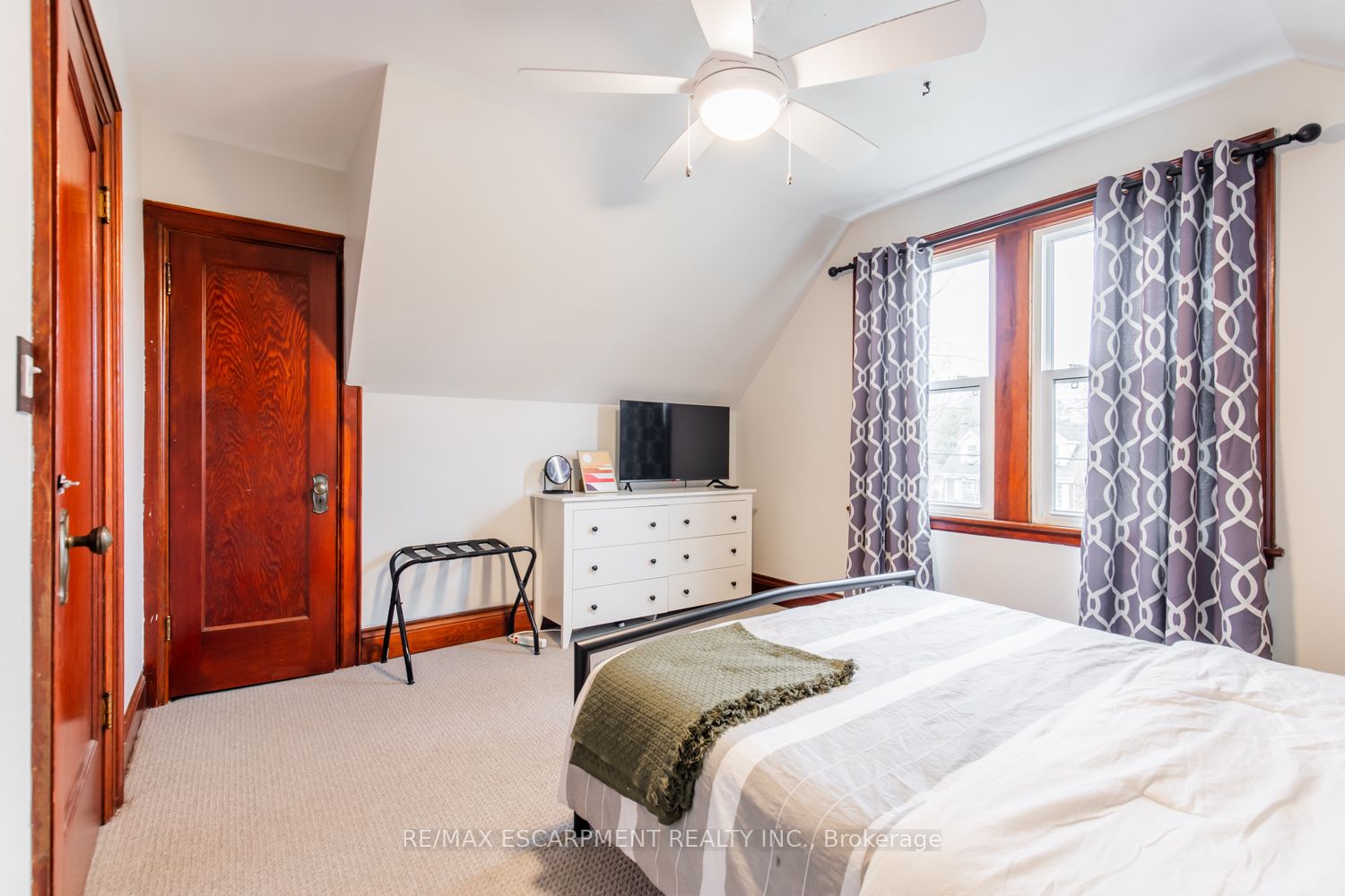 60 Lake Avenue Drive Property Photo 15