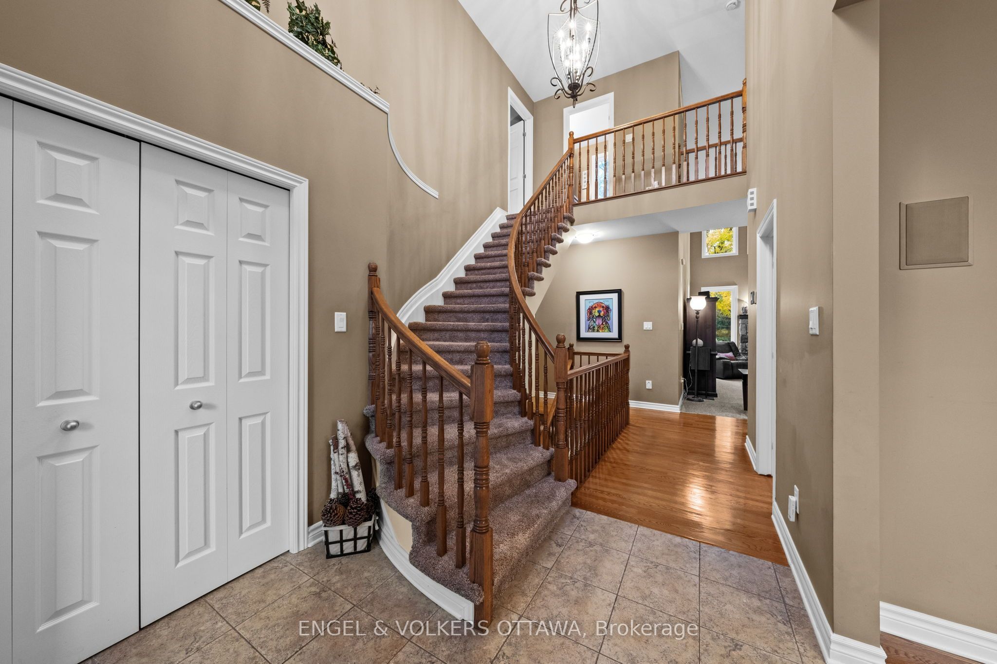 1629 Shauna Crescent Property Photo 4