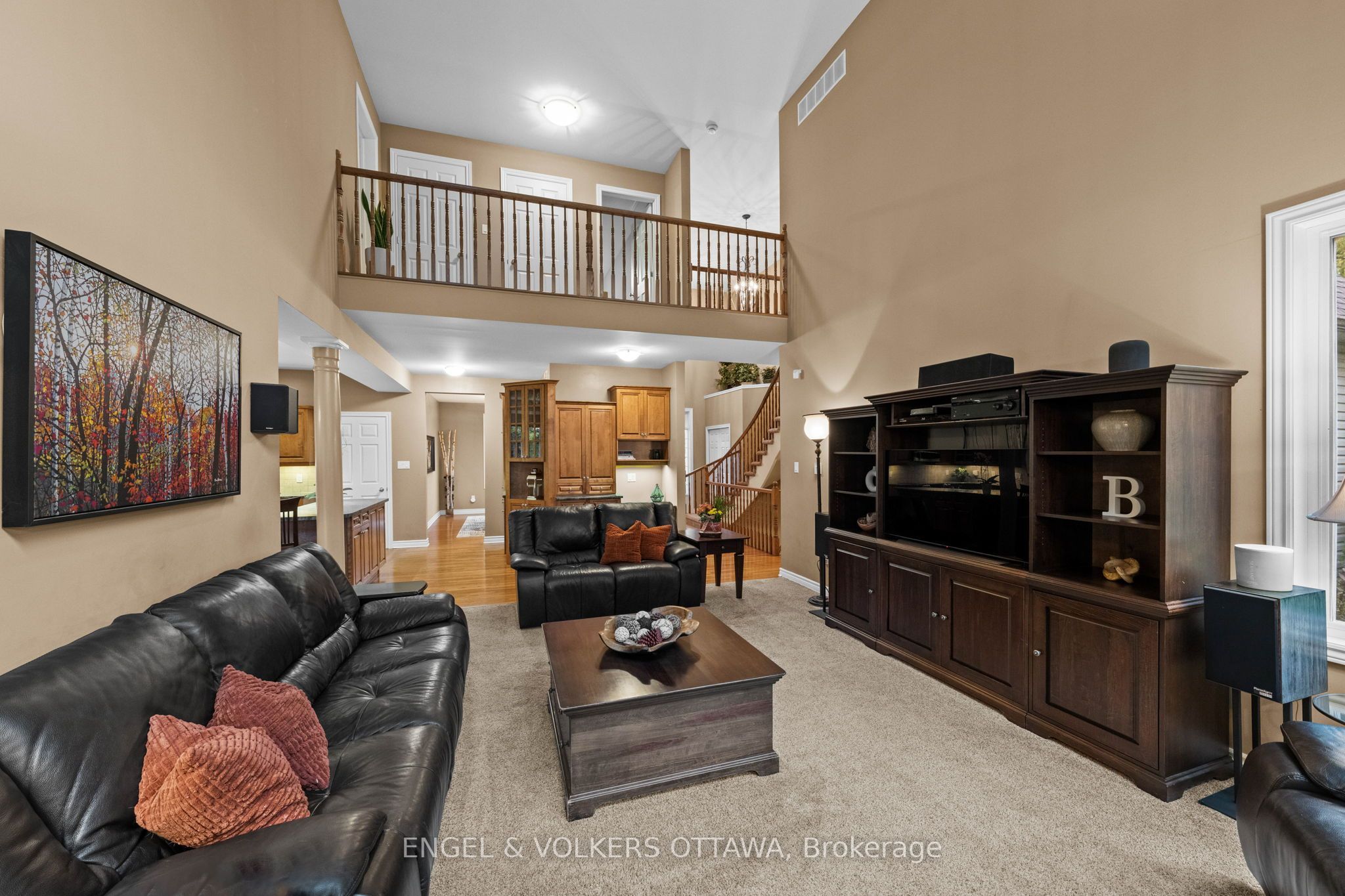 1629 Shauna Crescent Property Photo 6