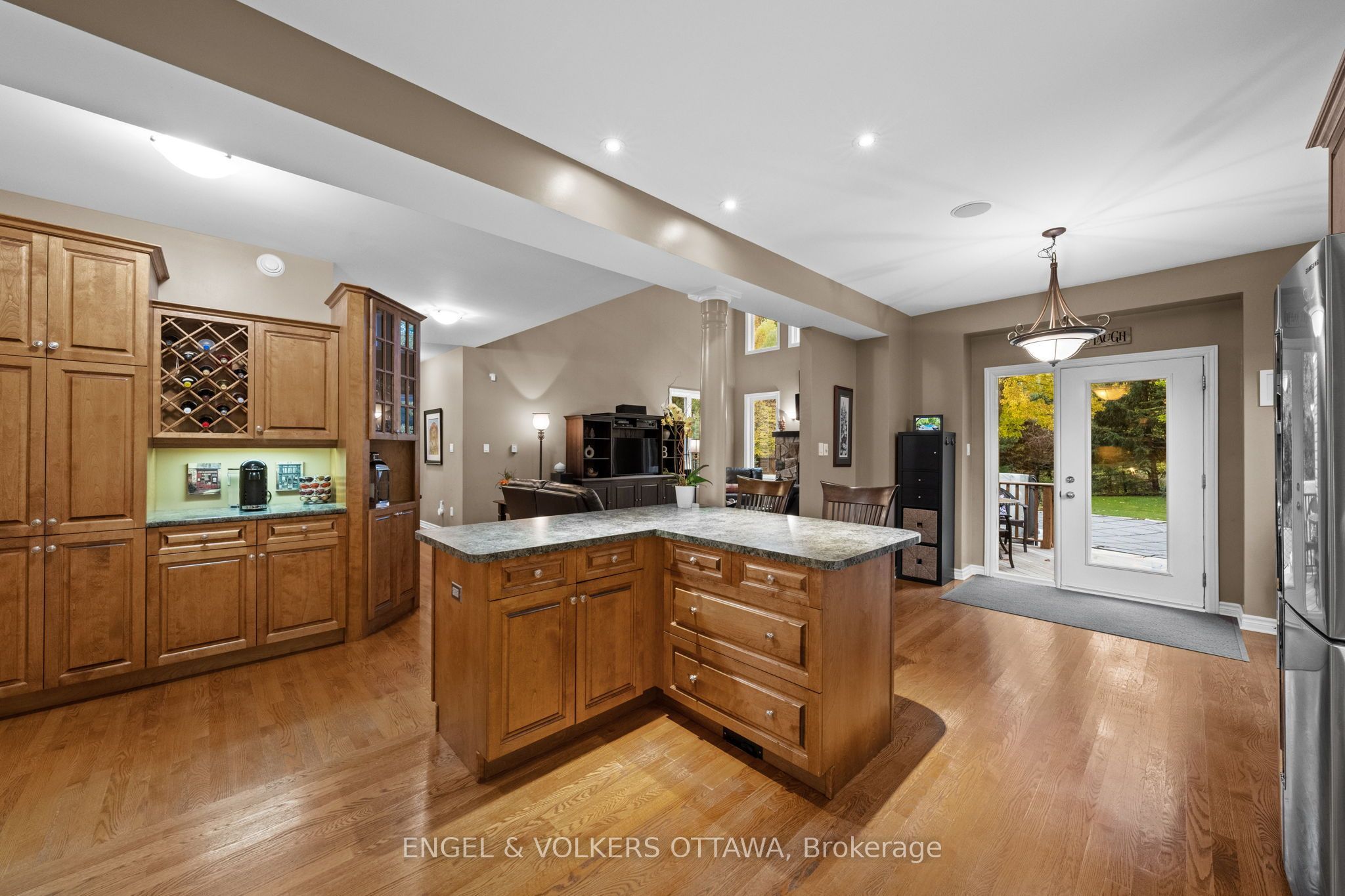 1629 Shauna Crescent Property Photo 10