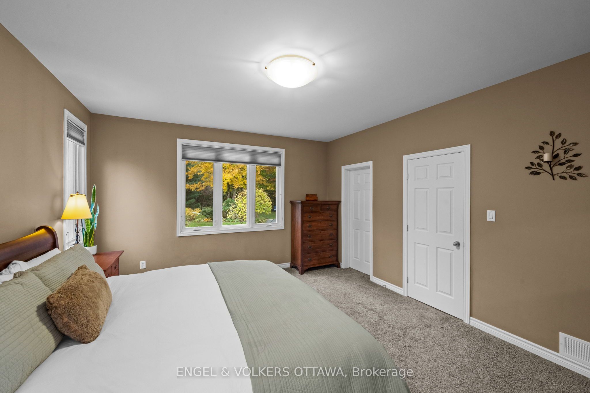 1629 Shauna Crescent Property Photo 16