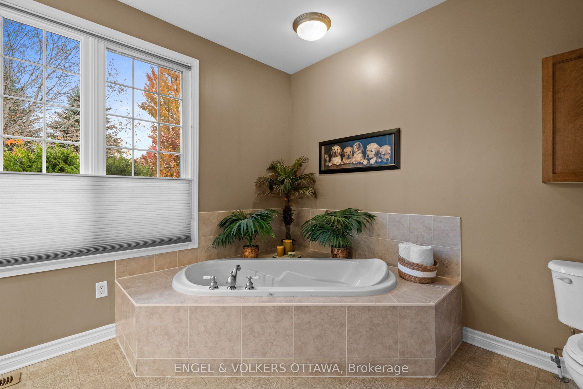 1629 Shauna Crescent Property Photo 18