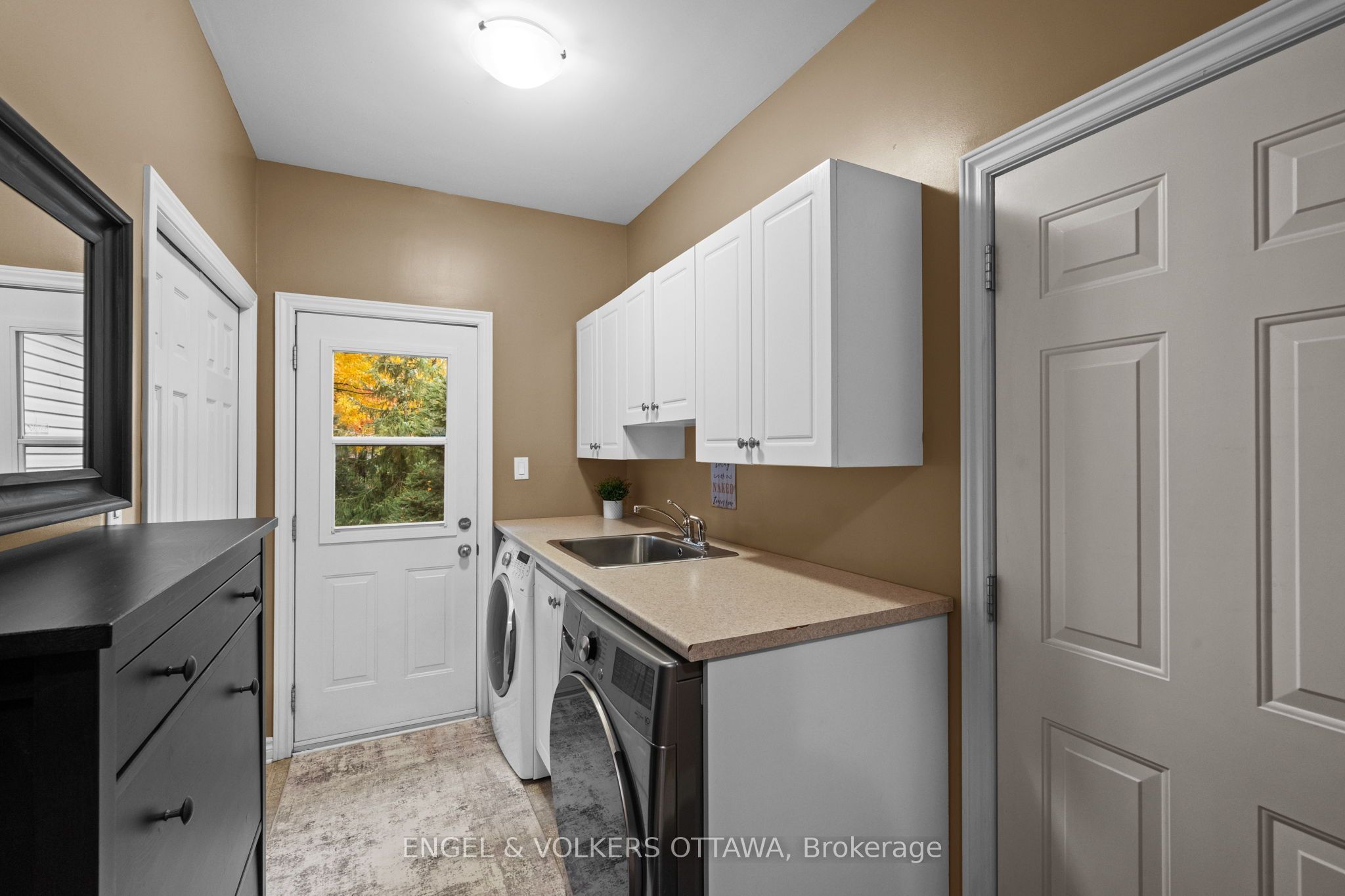 1629 Shauna Crescent Property Photo 26