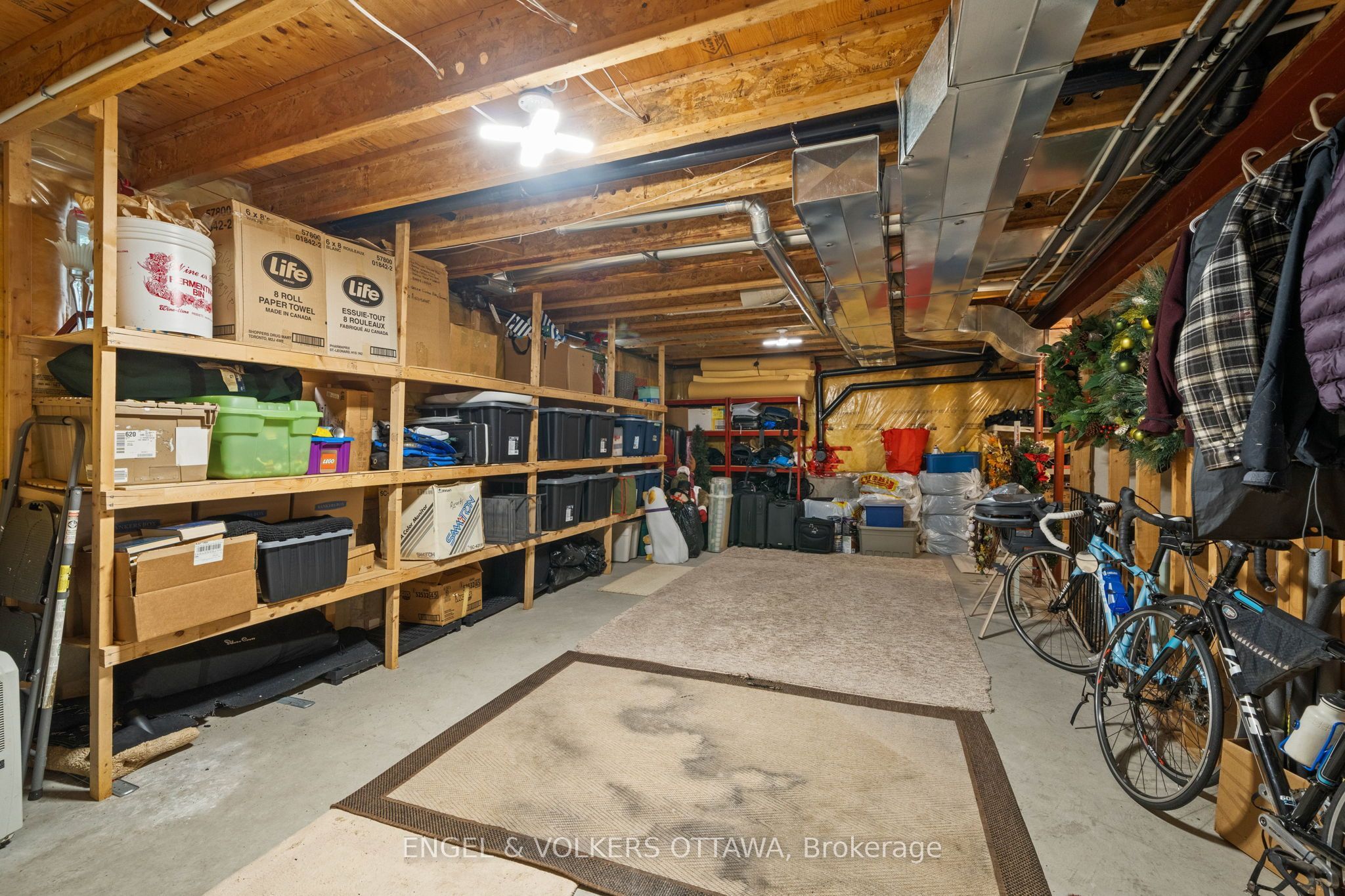 1629 Shauna Crescent Property Photo 28
