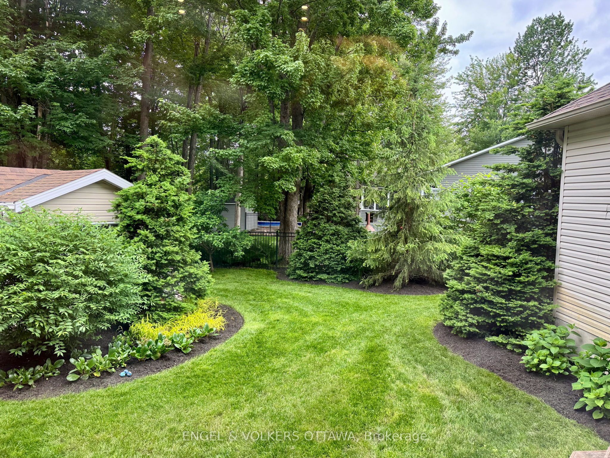 1629 Shauna Crescent Property Photo 46
