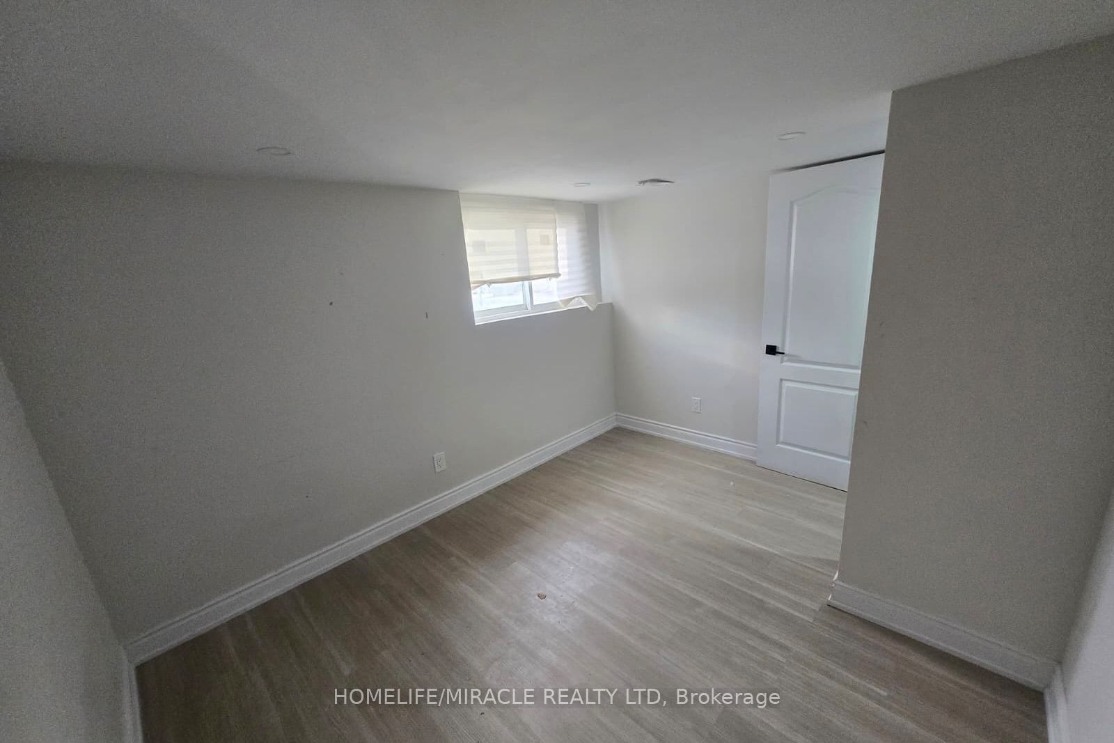 209 Greenbrook Drive Lower Property Photo 4