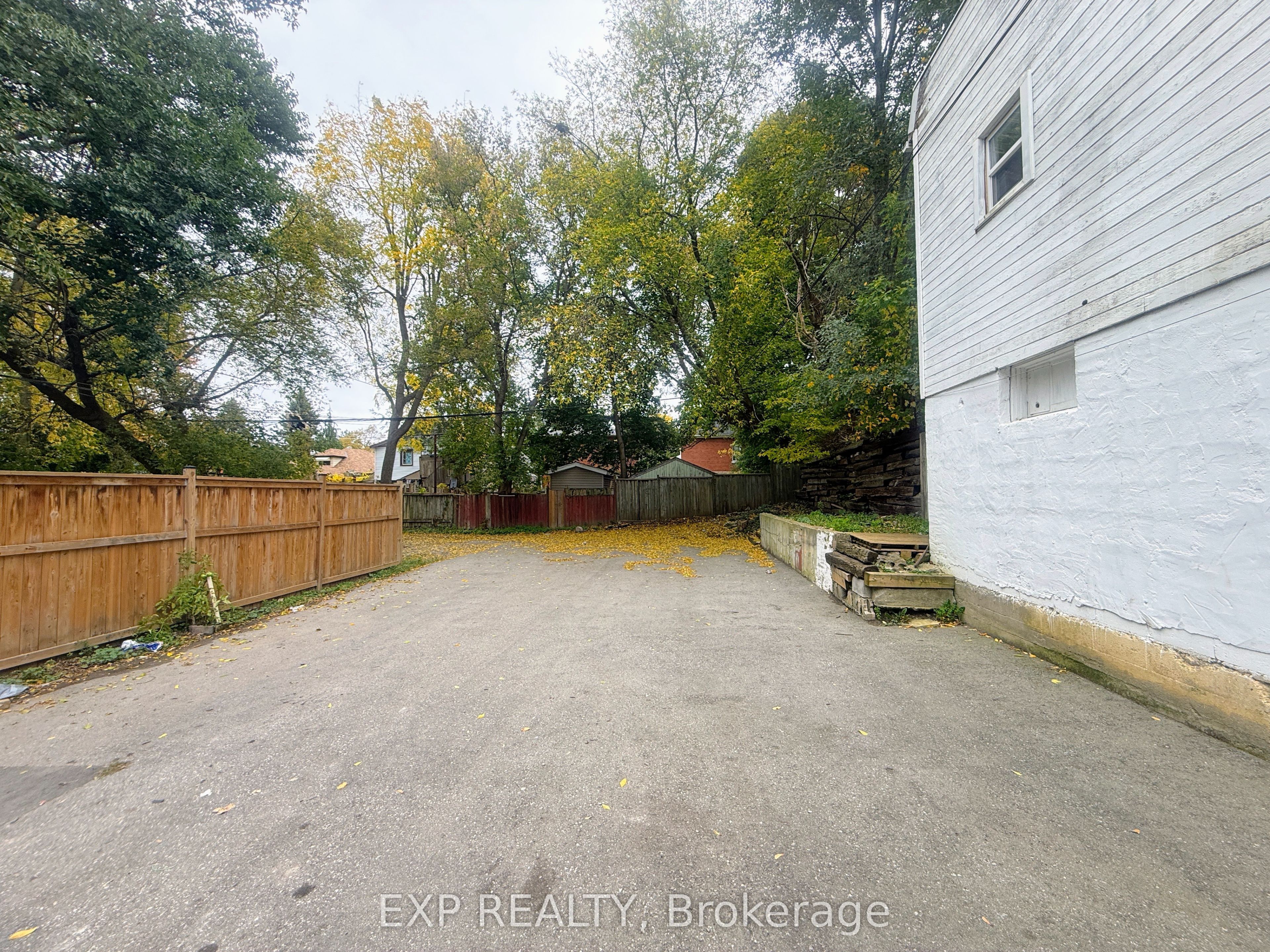 20 Adelaide Street S Property Photo 7