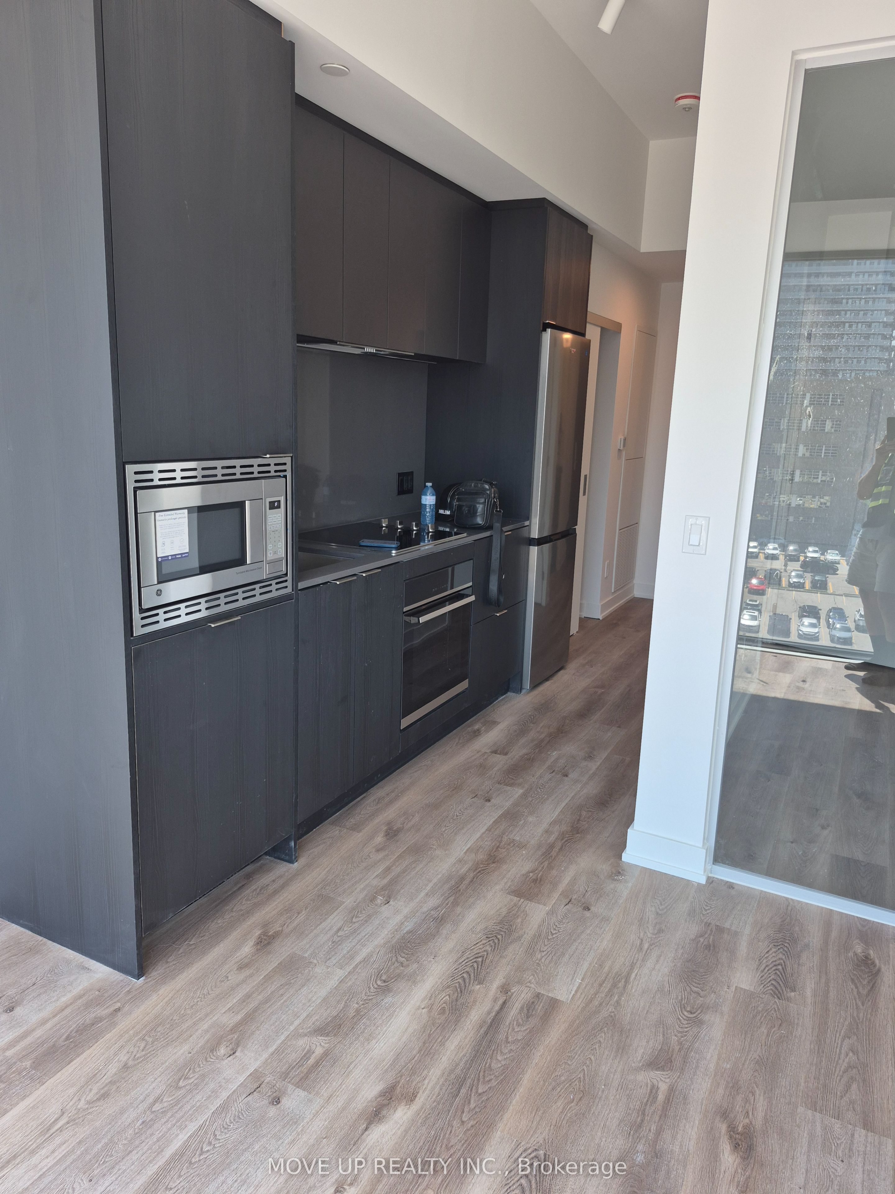 91 John Street N 707 Property Photo 6