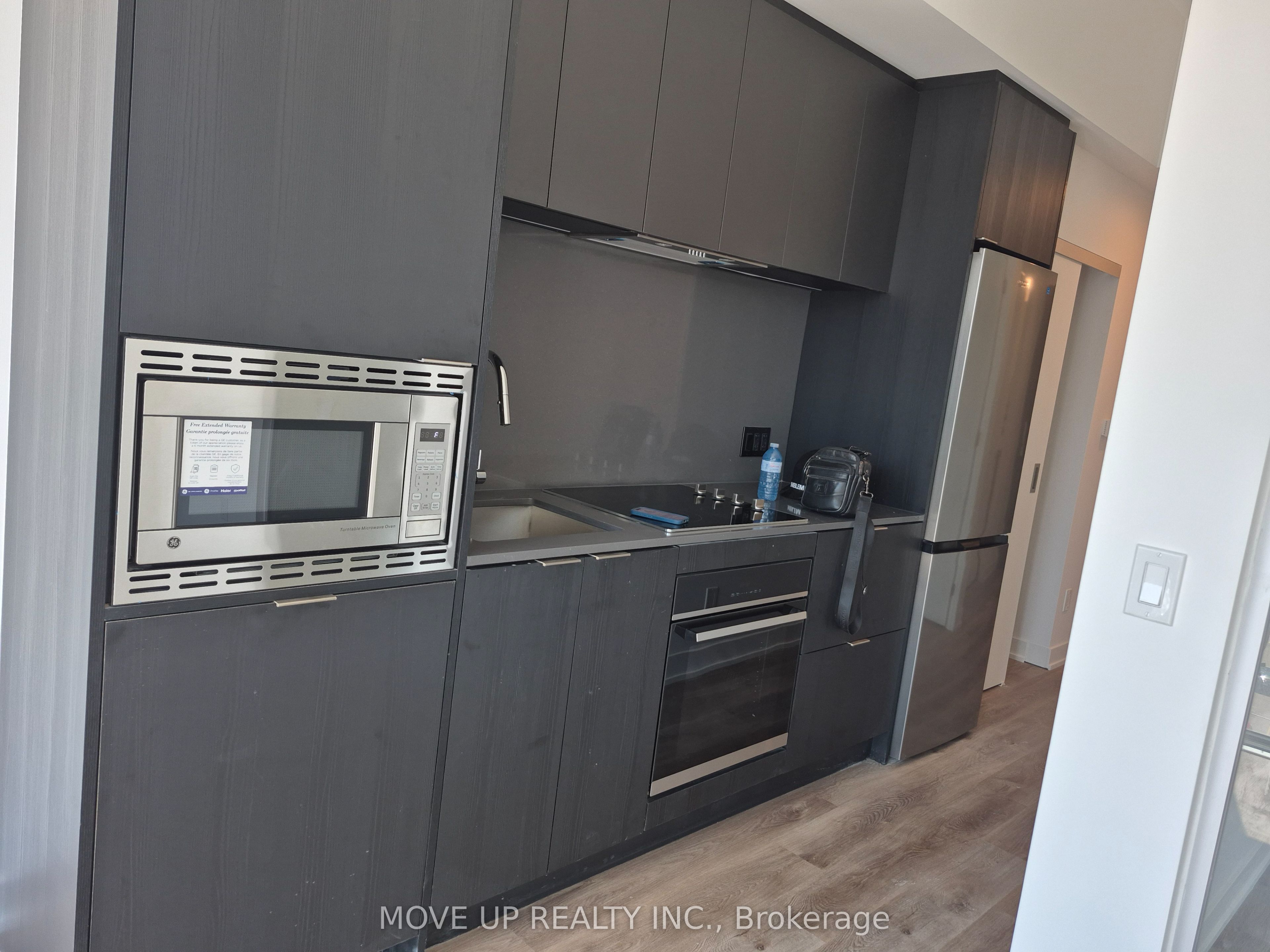 91 John Street N 707 Property Photo 7