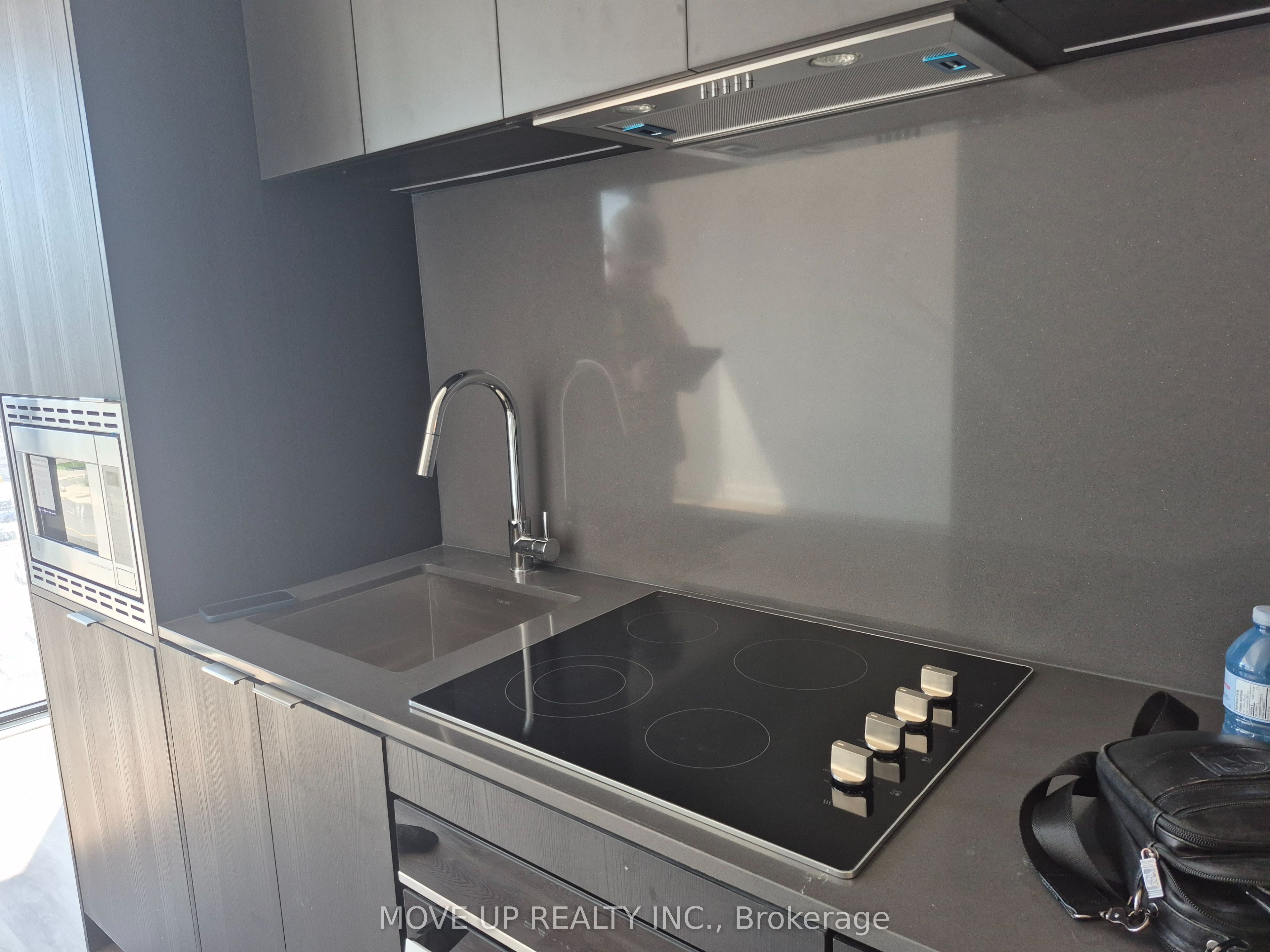 91 John Street N 707 Property Photo 10