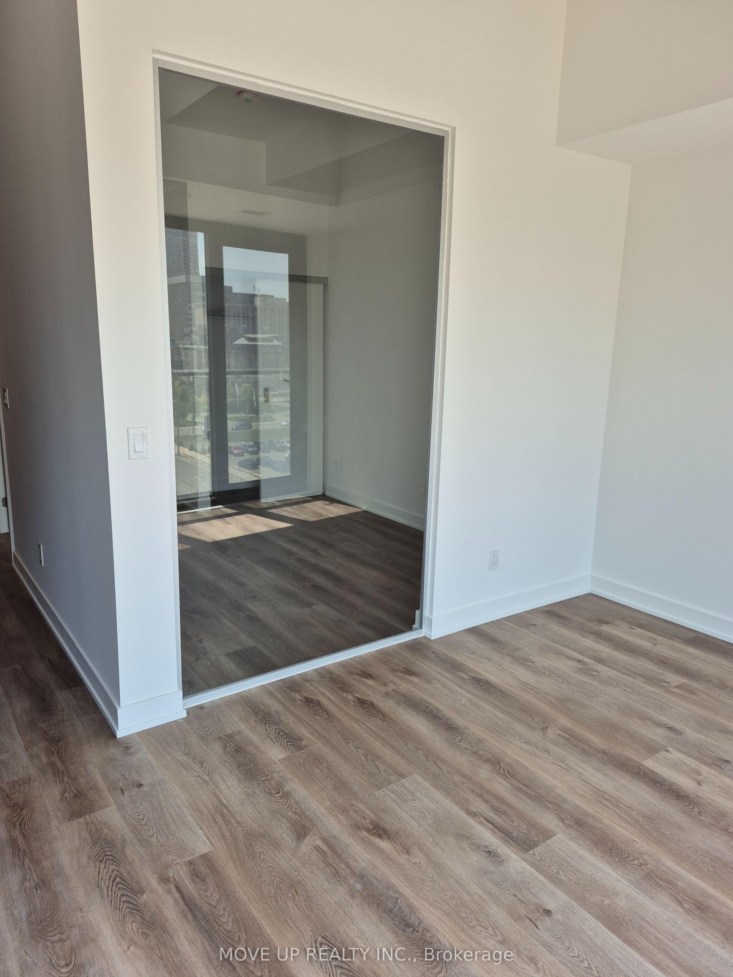 91 John Street N 707 Property Photo 13