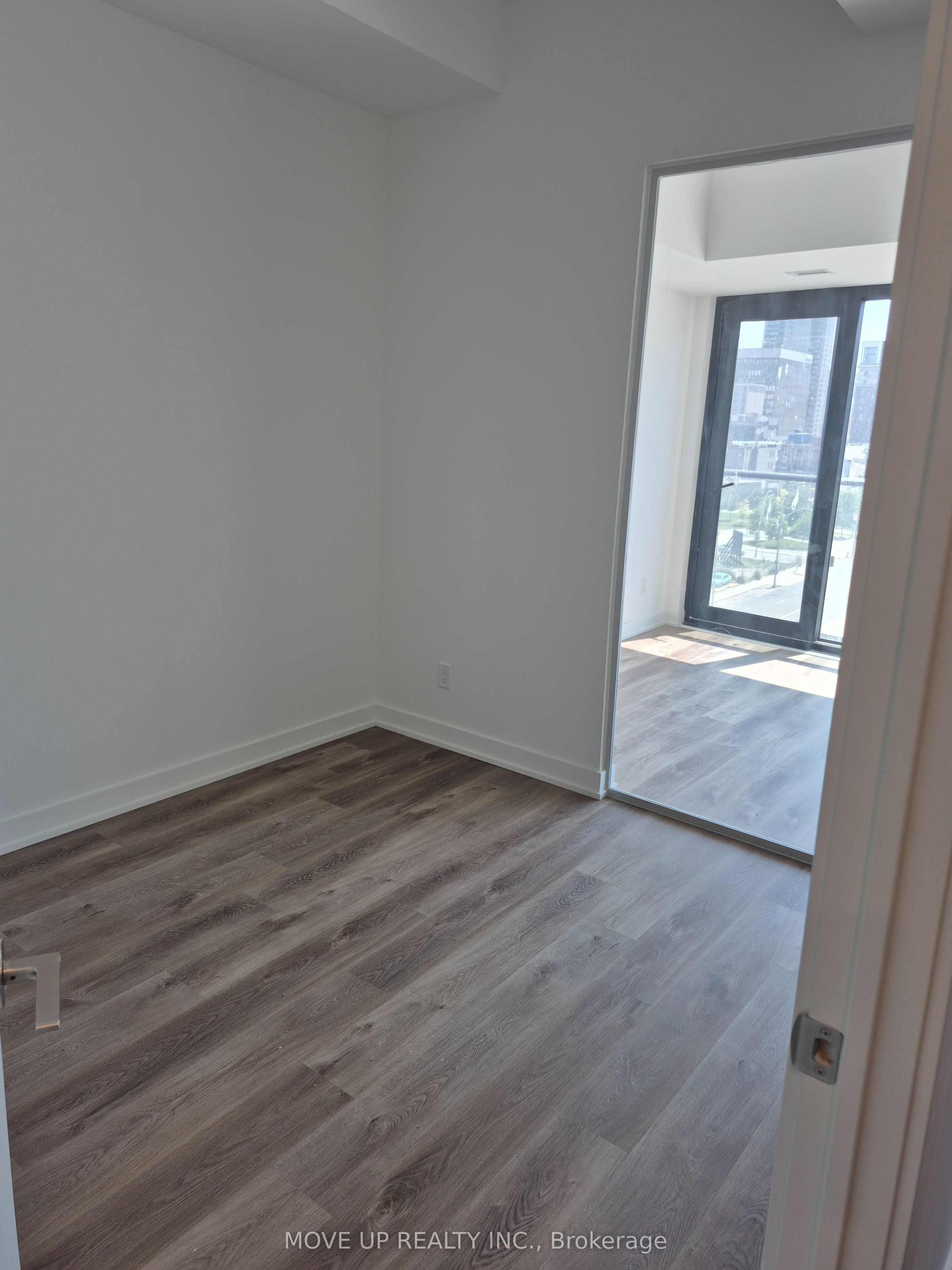 91 John Street N 707 Property Photo 14