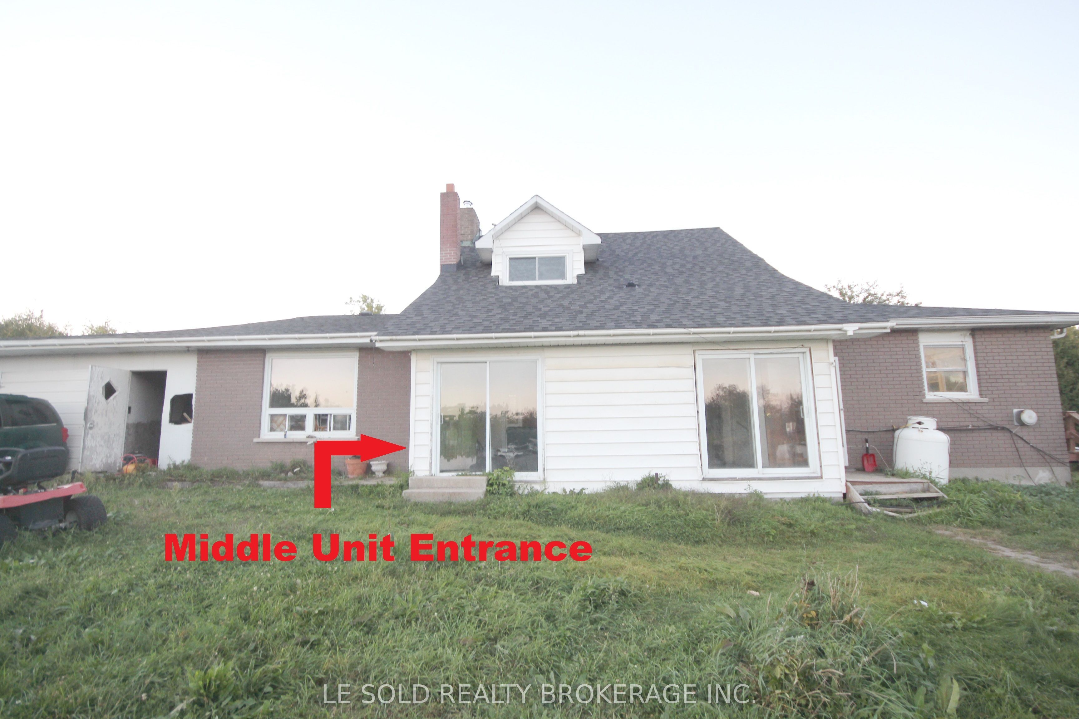 2420 Providence Line Middle Unit Property Photo 1