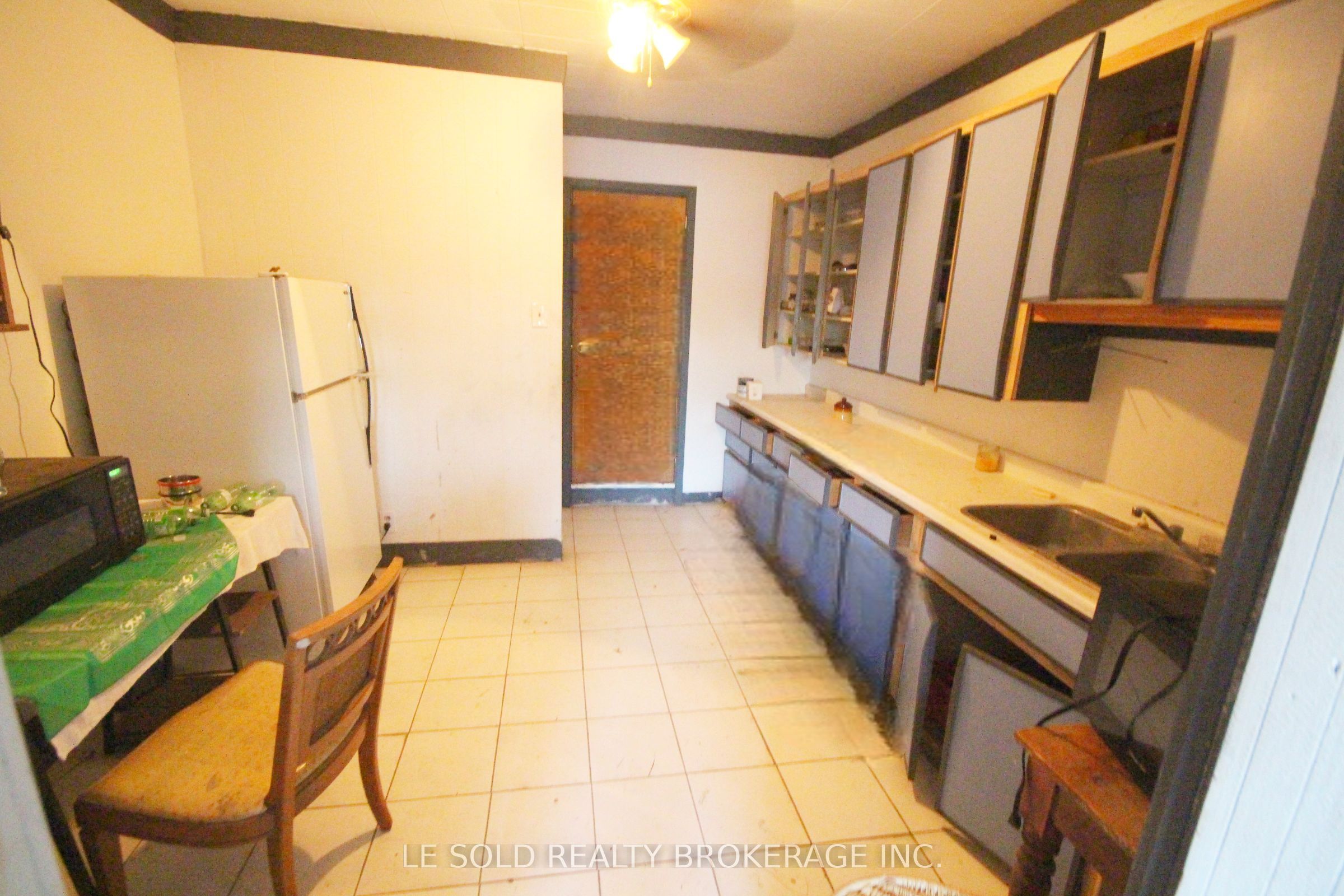 2420 Providence Line Middle Unit Property Photo 3
