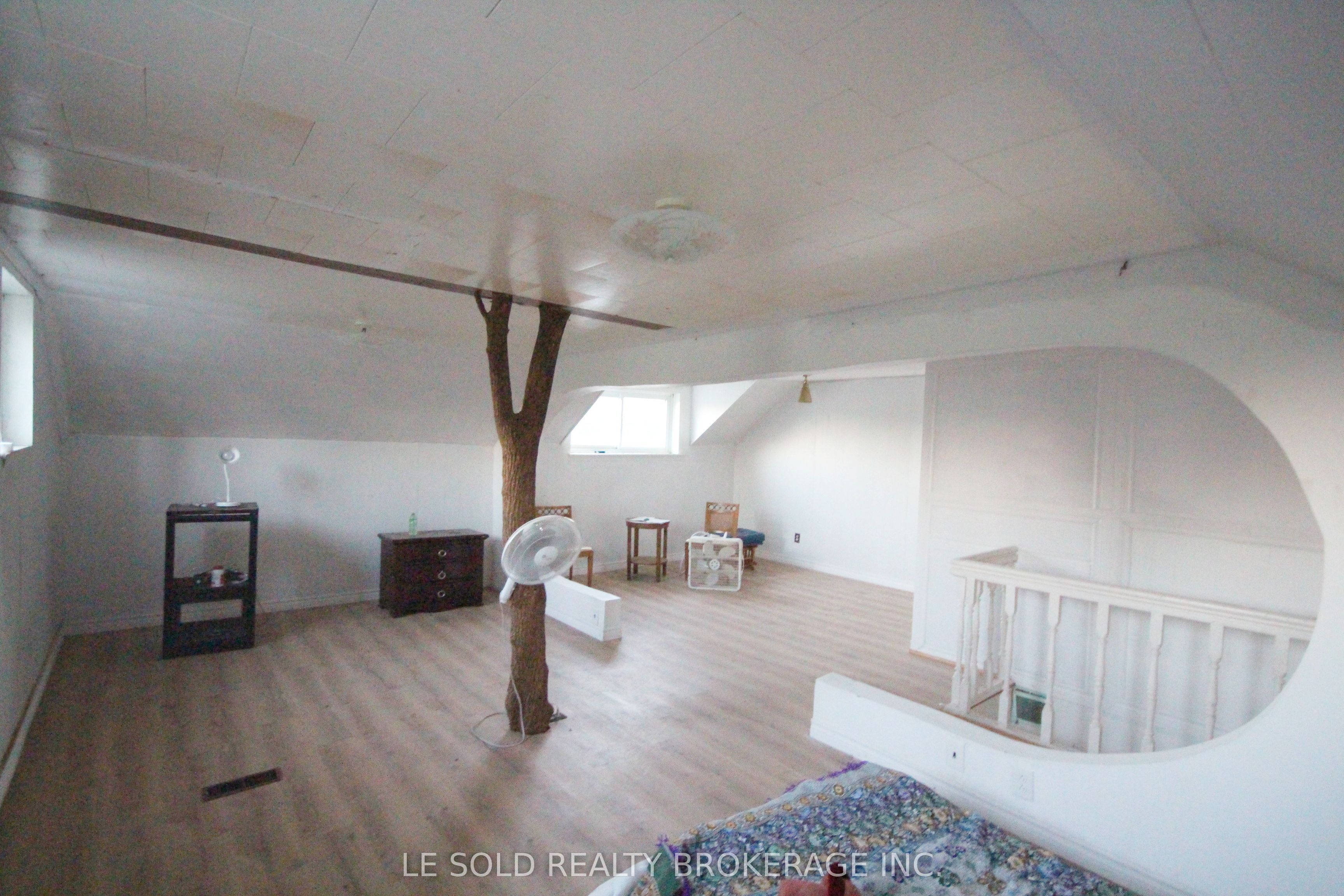 2420 Providence Line Middle Unit Property Photo 5