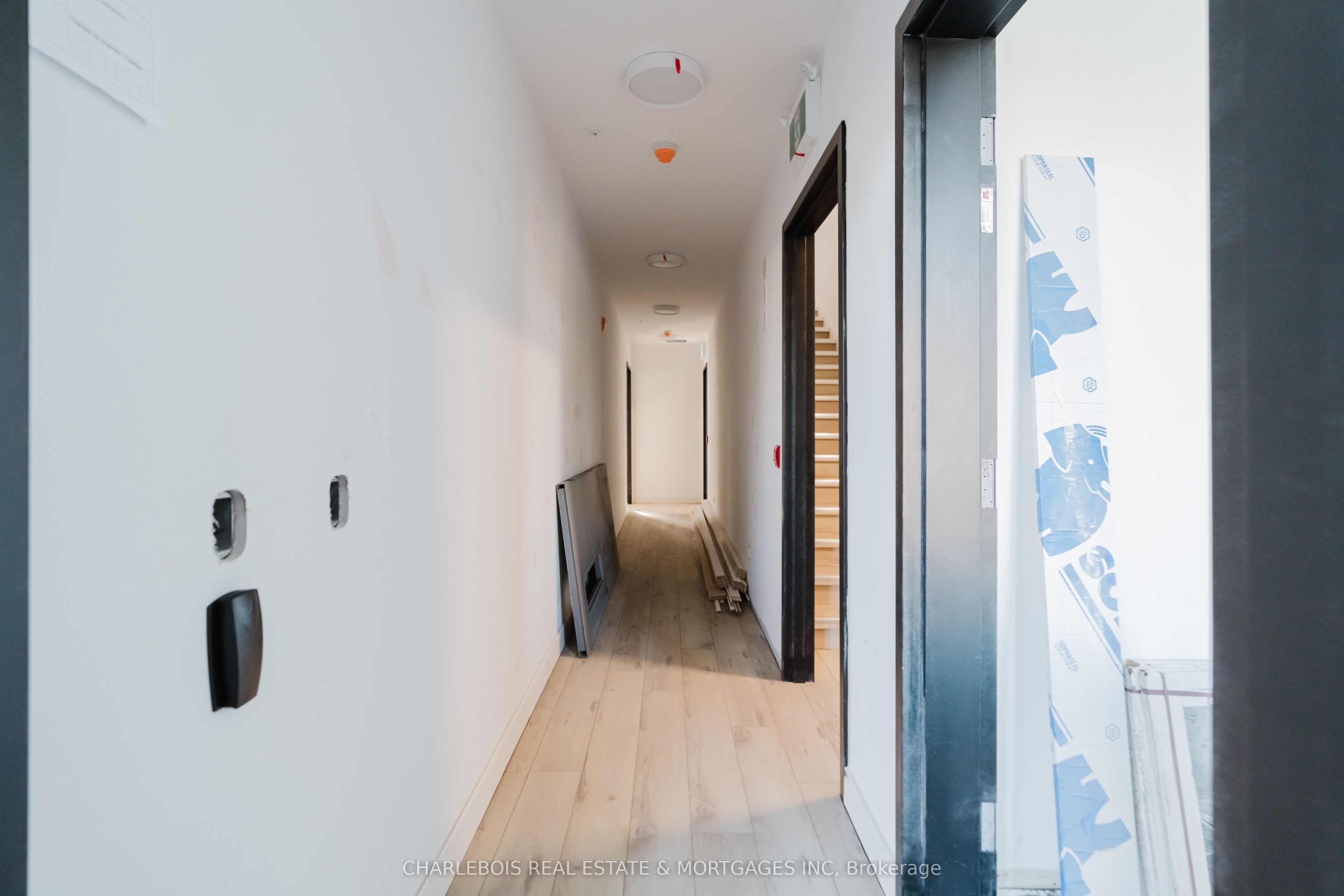 830 St Laurent Boulevard D Property Photo 3