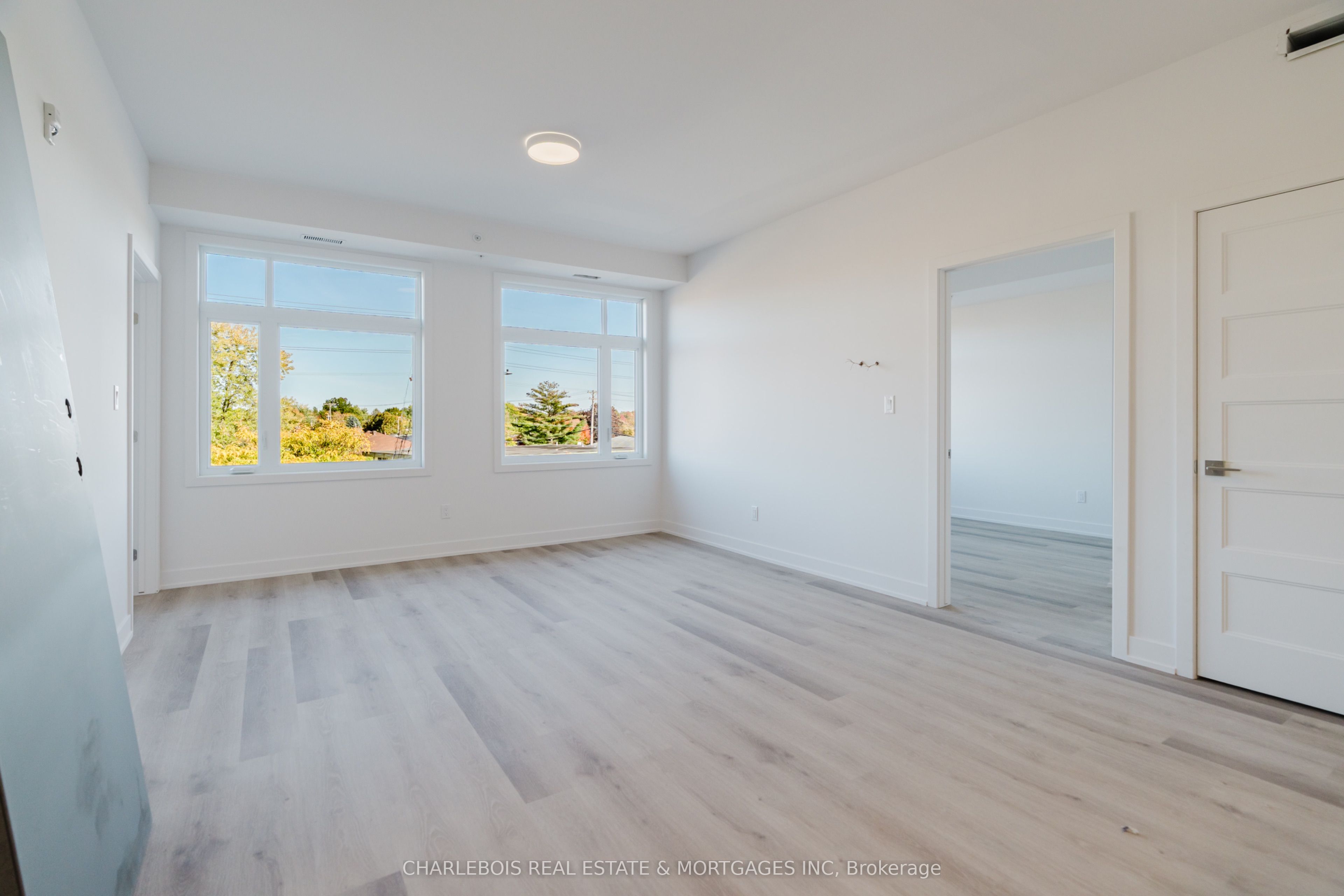 830 St Laurent Boulevard D Property Photo 6